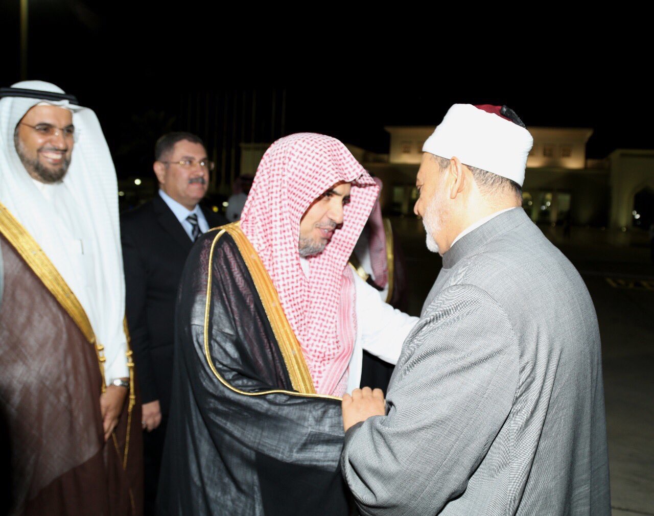Le SG recevant aujourd'hui le doyen de l'université "Al Azhar" le D Ahmed Ataïb à l aéroport international de Jeddah