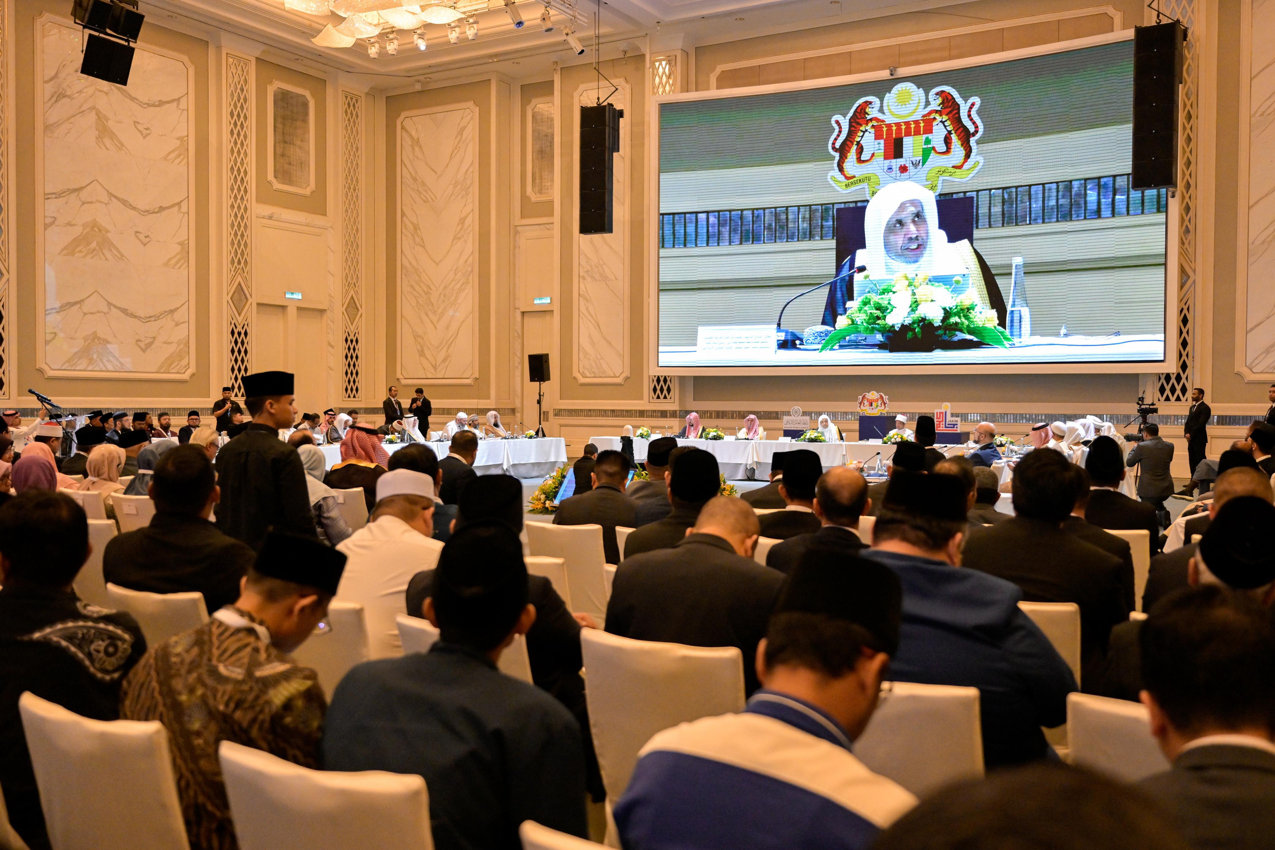 As part of the First Forum for Fiqh Scholars: “Teaching Islamic Fiqh and Cultivating the Faqih: Guiding Principles and Frameworks,” prominent fiqh scholars of the Ummah convene in Malaysia under the umbrella of the Islamic Fiqh Council, affiliated with the Muslim World League.