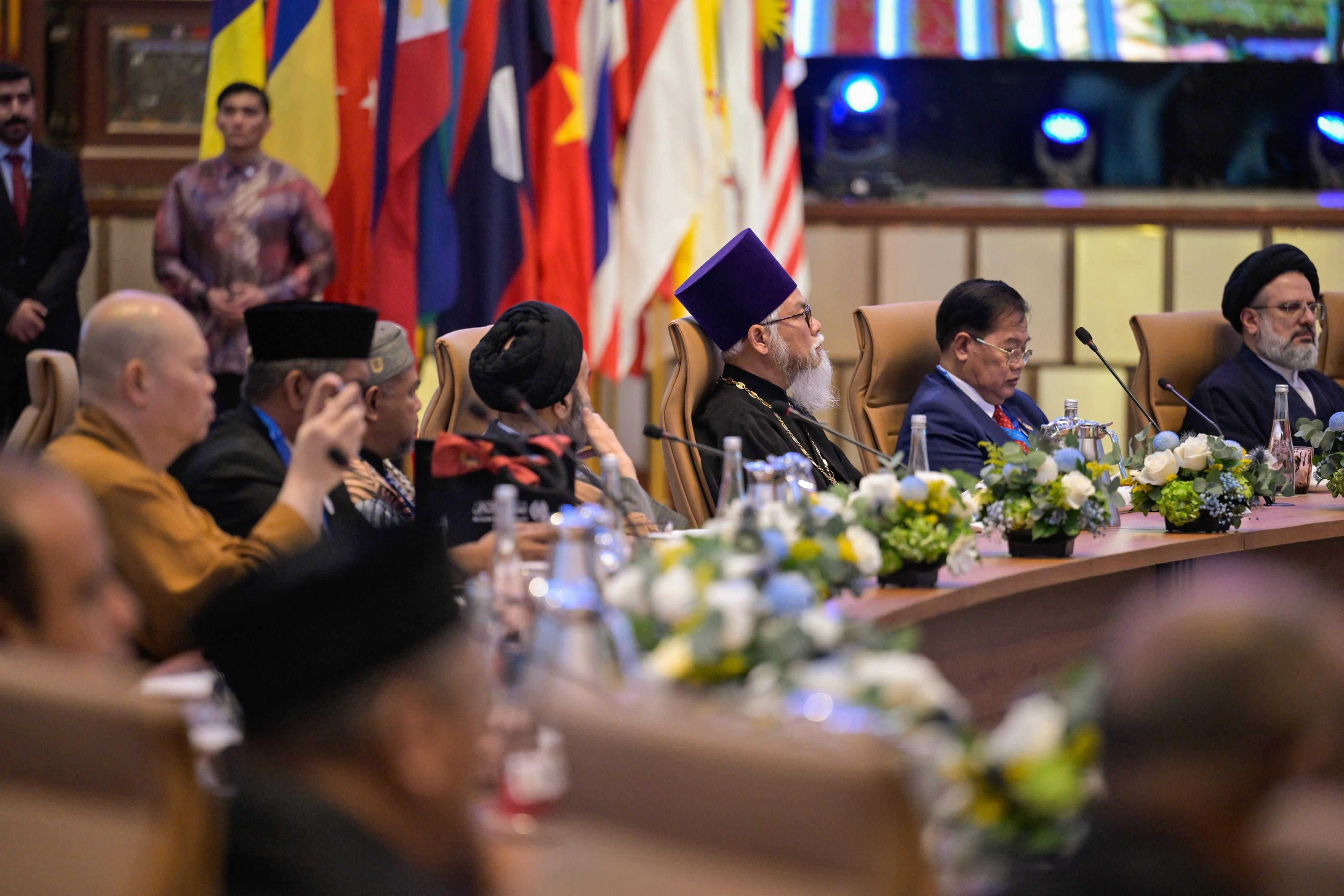 Le Premier ministre de Malaisie, Dato’ Seri Anwar Ibrahim, le Secrétaire général, Président de l’Organisation des savants musulmans,