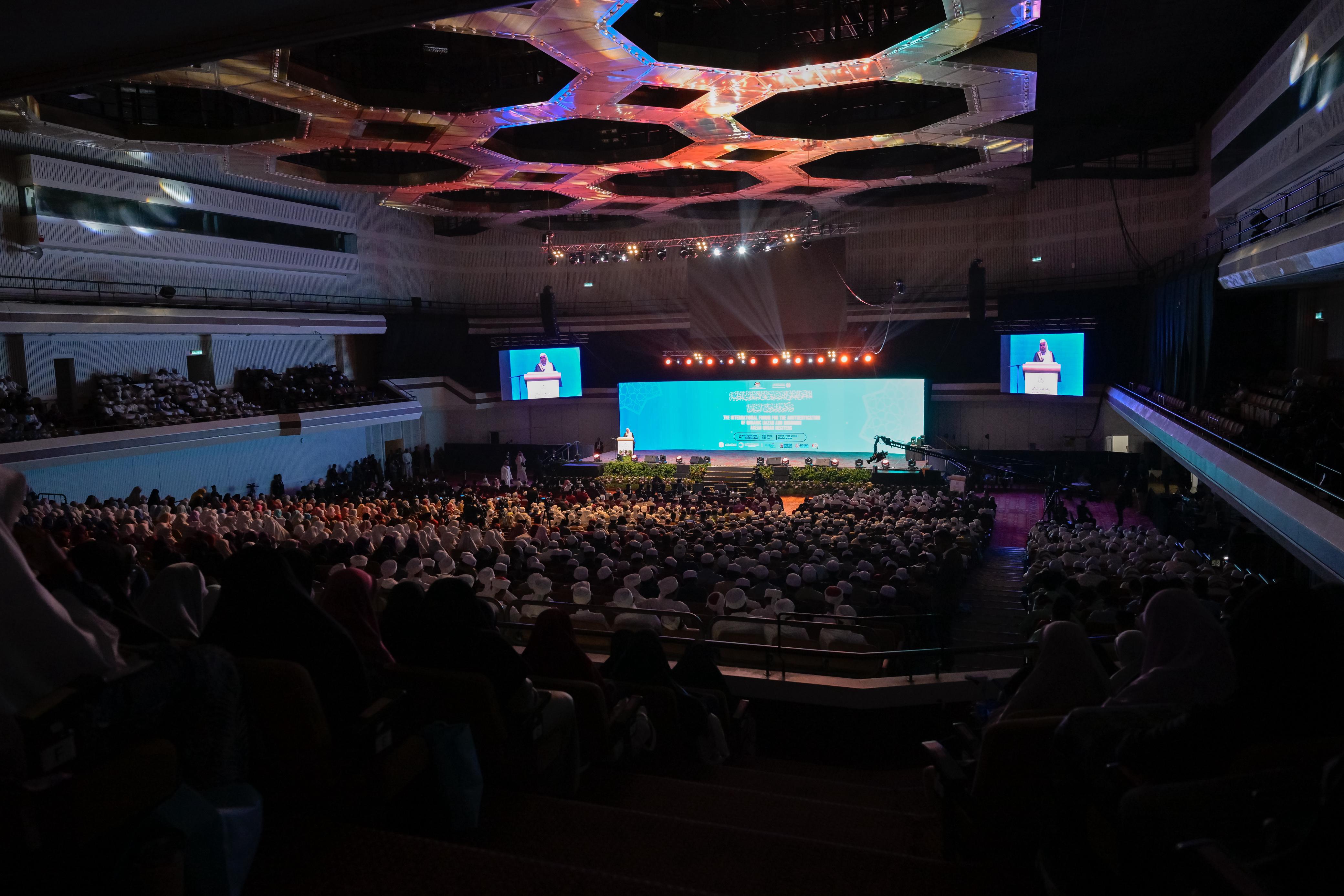 Sekretaris Jenderal Liga Muslim Dunia Menutup Forum Global Pengesahan Ijazah Al-Qur’an Dan Pemberian Penghargaan kepada Para Qari Senior di Negara-negara “ASEAN”