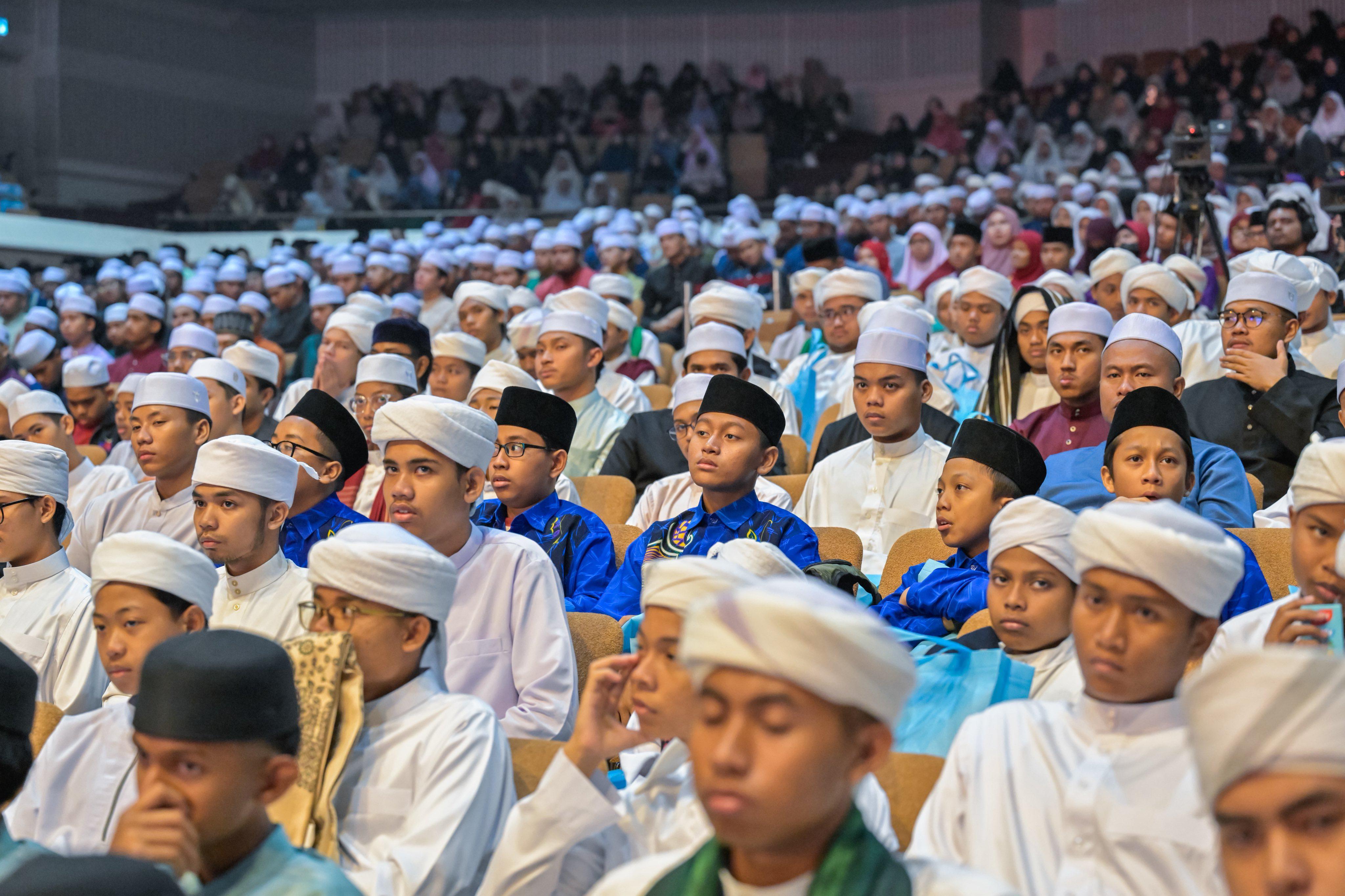 Sekretaris Jenderal Liga Muslim Dunia Menutup Forum Global Pengesahan Ijazah Al-Qur’an Dan Pemberian Penghargaan kepada Para Qari Senior di Negara-negara “ASEAN”