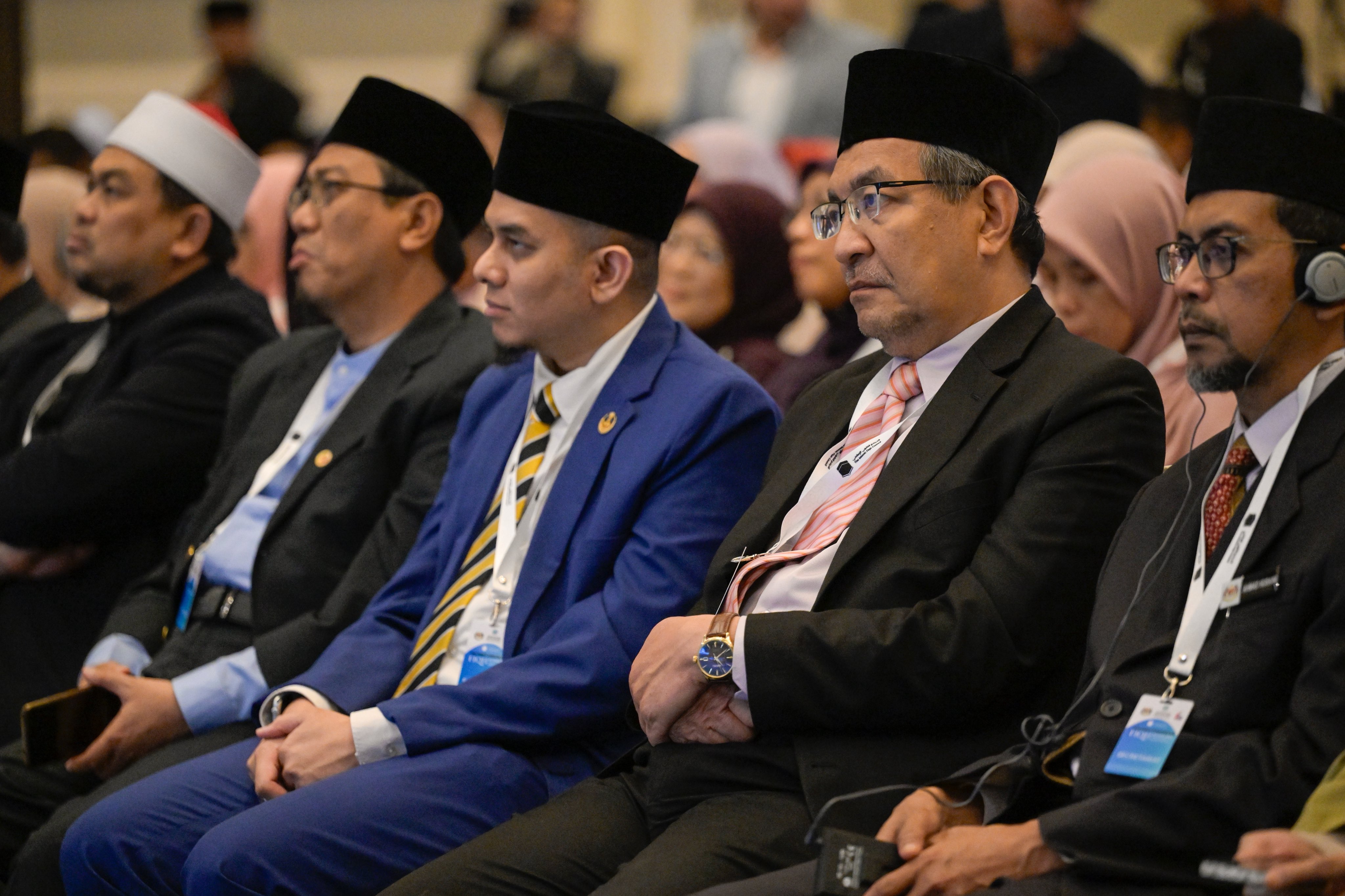 "Di antara program efektif dari Forum Pertama Ulama Fikih umat, yang diselenggarakan oleh Akademi Fikih Islam di ibu kota Malaysia, Kuala Lumpur"