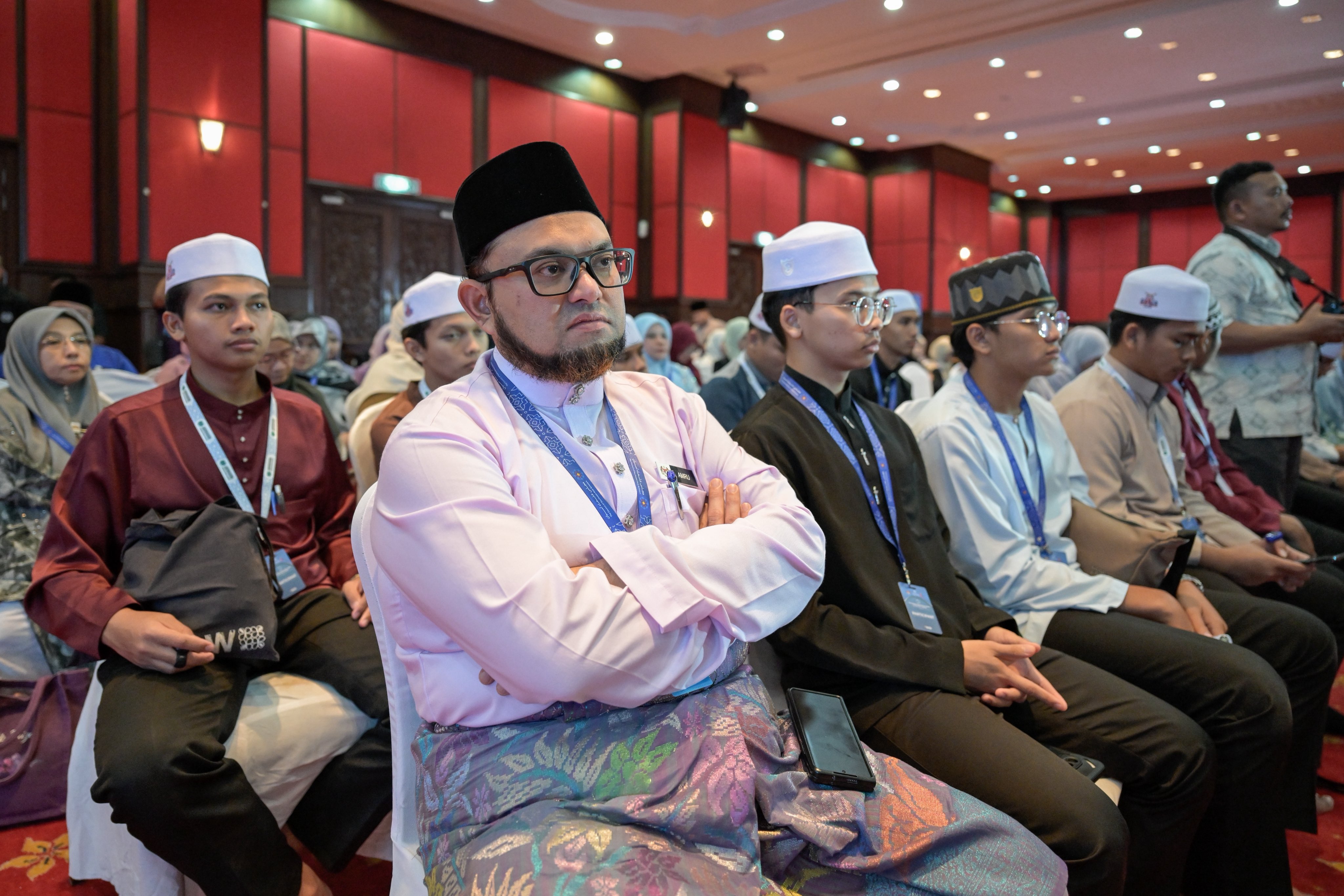 Di antara rangkaian: "Pencapaian Liga Muslim Dunia dalam menyatukan suara para ulama Muslim terkait isu-isu besar yang menuntut persatuan kata":  Majelis Ulama "ASEAN"