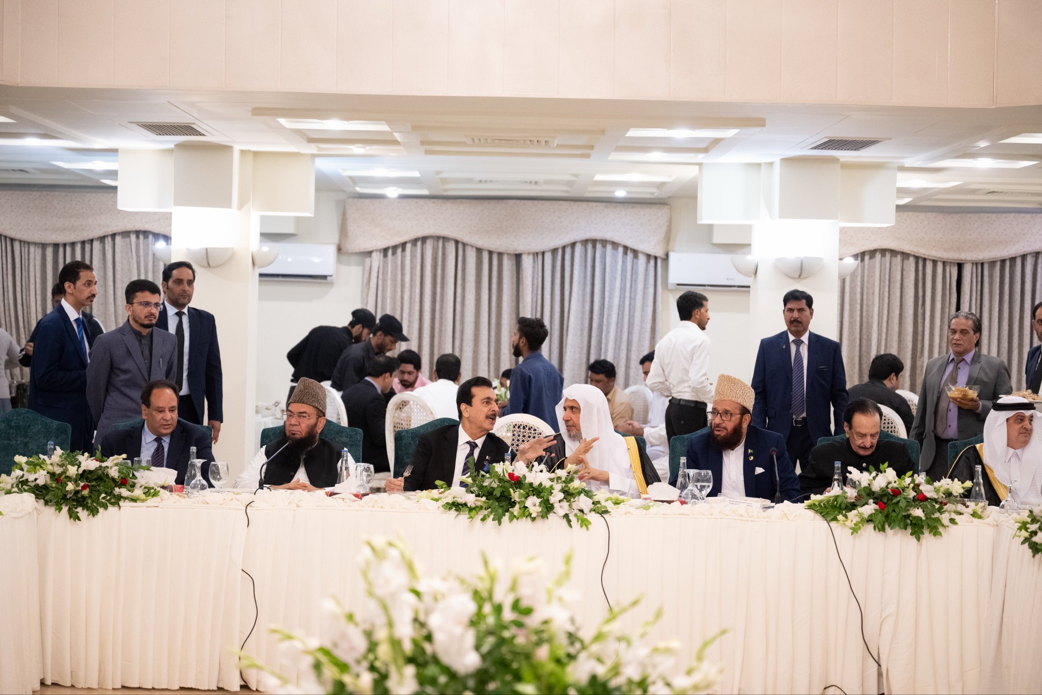 Los eminentes ulemas de la República Islámica de Pakistán ofrecieron una cena en honor del Secretario General de la Liga del Mundo Islámico, Presidente del Consejo de Ulemas, el Sheij Mohammed Alissa , con motivo de su visita a la capital, Islamabad. Un cierto número de altas personalidades ministeriales, parlamentarias y diplomáticas fueron invitadas a este evento.