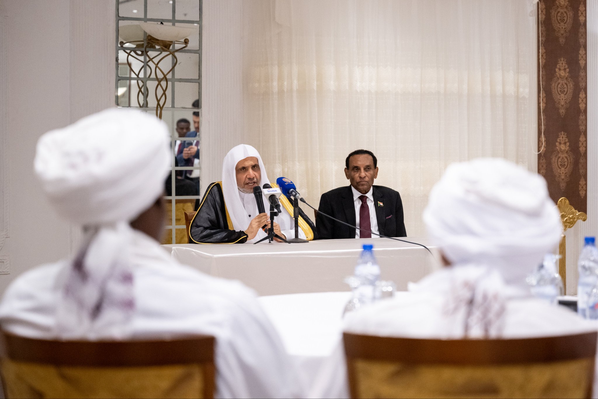 Yang Mulia Sekretaris Jenderal LMD, Ketua Organisasi Ulama Muslim, Syekh Dr. Mohammed Alissa , bertemu dengan delegasi ulama dari Republik Sudan