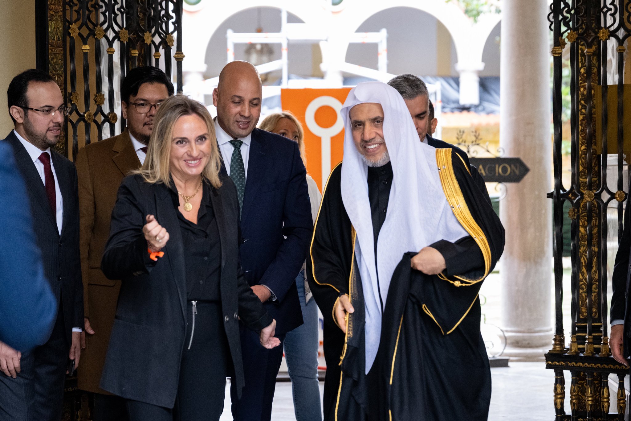 Yang Mulia Sekretaris Jenderal LMD, Ketua Organisasi Ulama Muslim, Syekh Dr. Mohammed Alissa, bertemu dengan Wali Kota Granada, Nyonya María Francisca Carazo Villalonga