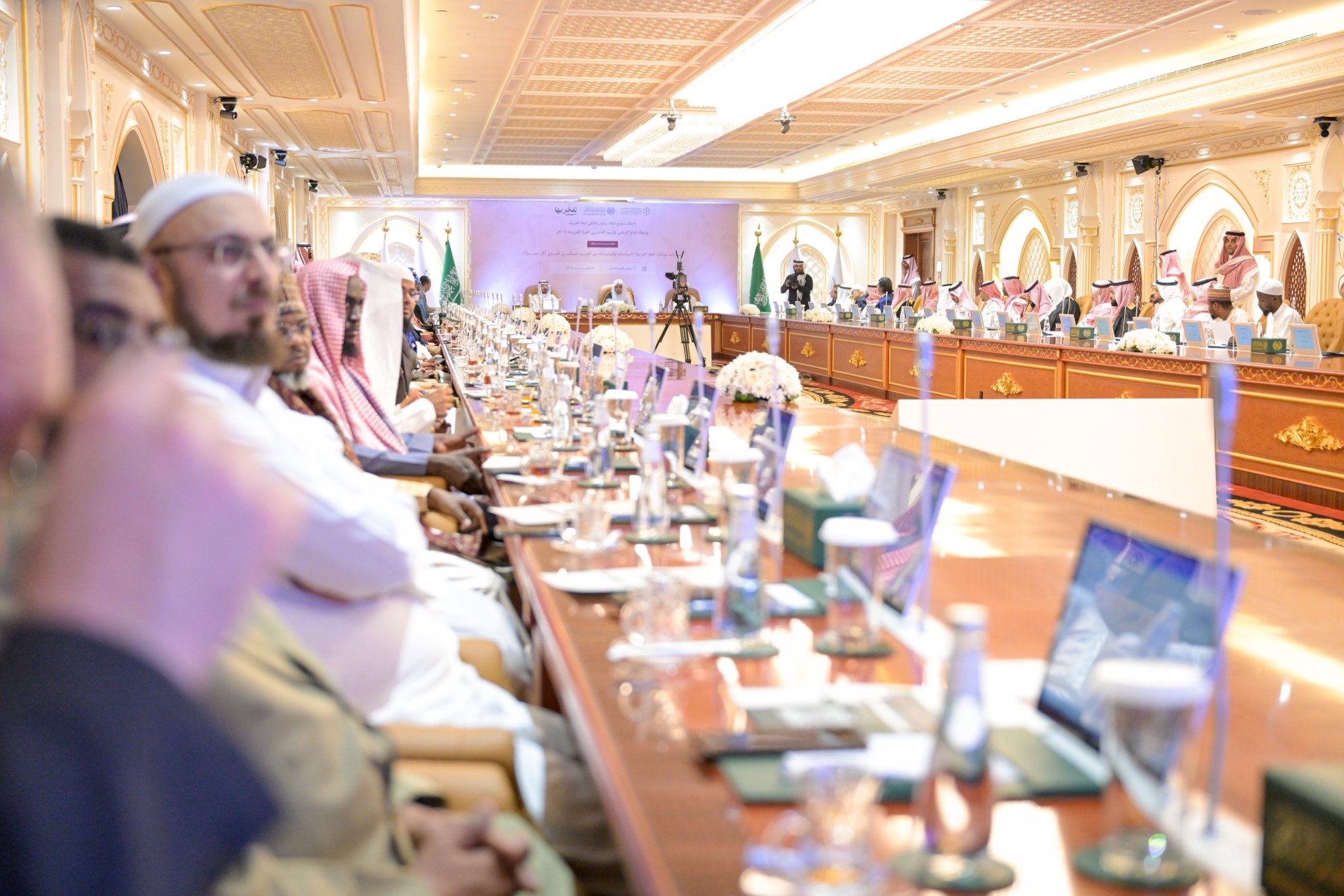Telah dimulai rangkaian pertama acara peringatan Hari Bahasa Arab Sedunia yang diselenggarakan oleh Akademi Global Raja Salman untuk Bahasa Arab bekerja sama dengan Liga Muslim Dunia