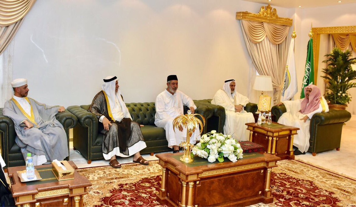 Le SG rencontrant à la Mecque les membres de la Haute Commission du Conseil de Jurisprudence Irakien