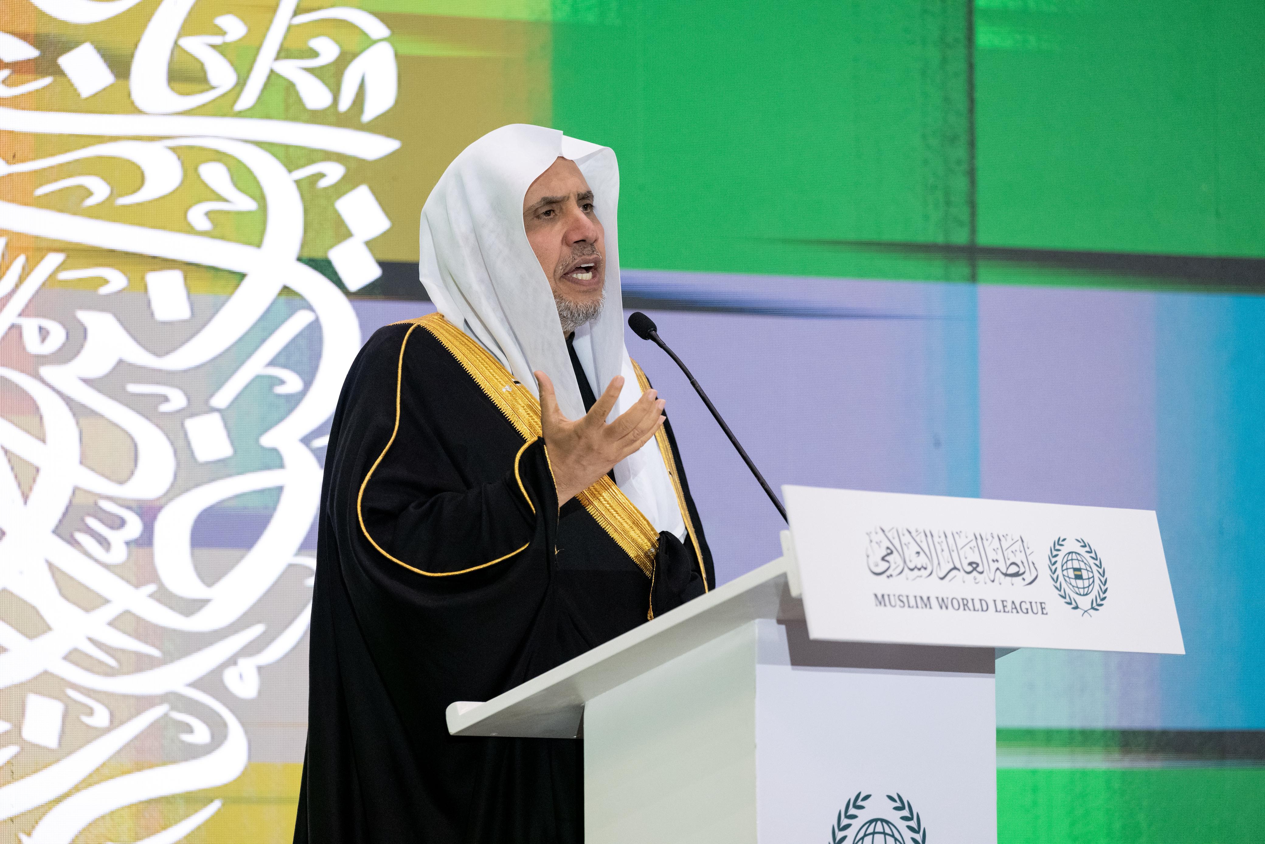 د.العيسى يشهد تخريج سبعين ألفًا بين حافظ وحافظة للقرآن الكريم في راوندا