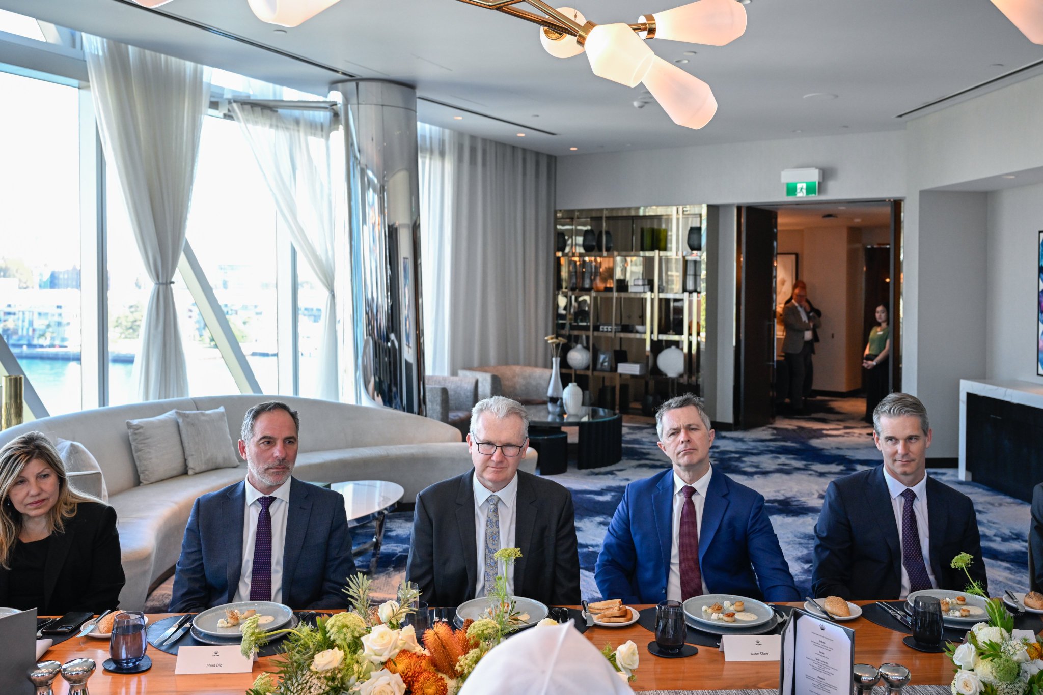 Yang Mulia Sekretaris Jenderal LMD, Ketua Organisasi Ulama Muslim, Syekh Dr. Mohammed Alissa , Dewan Imam Nasional Australia yang diwakili oleh Presiden-nya, Syekh Shadi Alsuleiman, menyelenggarakan jamuan makan siang