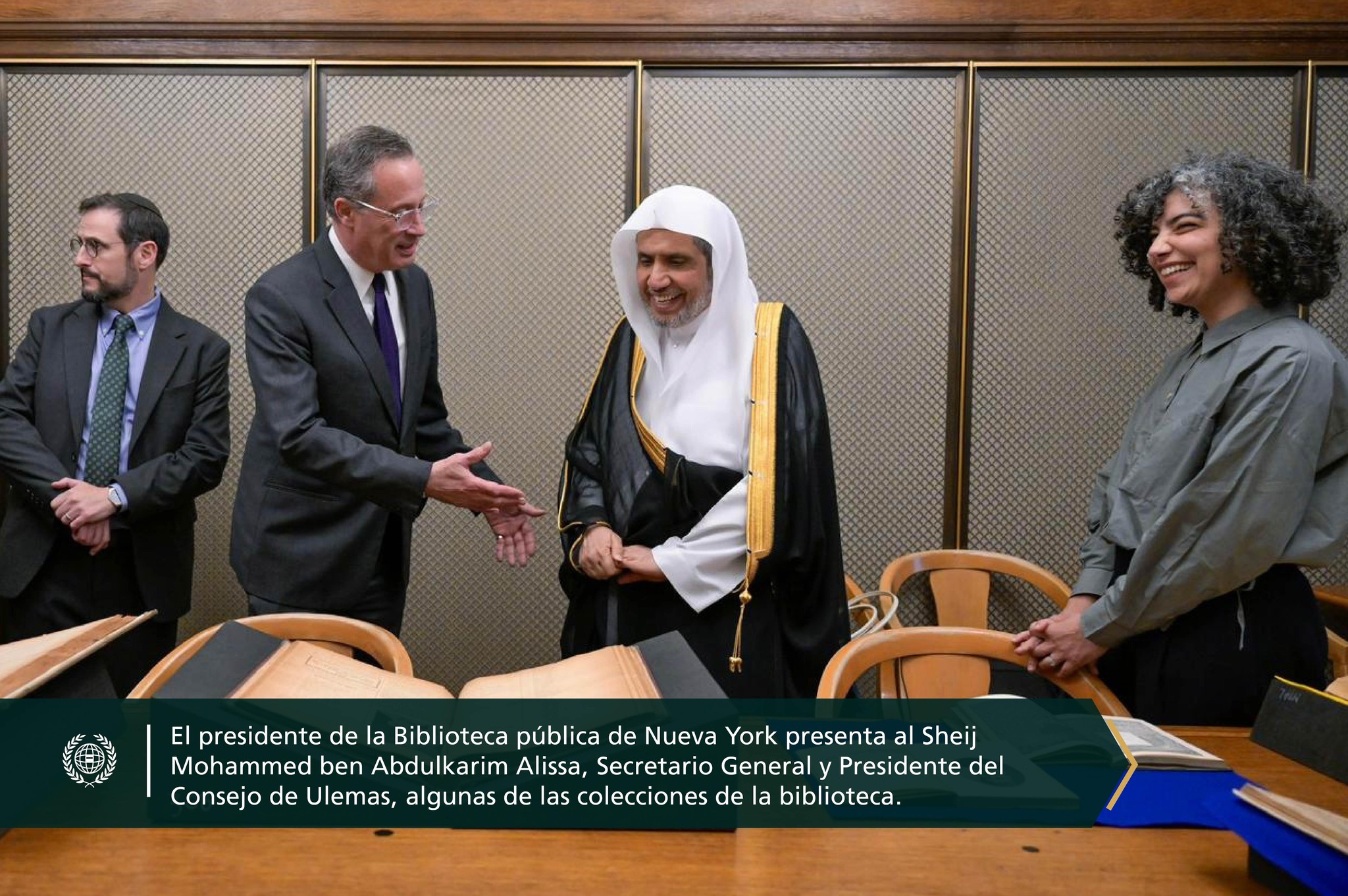 En la tercera biblioteca más grande del mundo: La Biblioteca pública de Nueva York recibió el Sheij Dr. Mohammed ben Abdulkarim Al-Issa, Secretario General, fue recibido por el presidente de la biblioteca