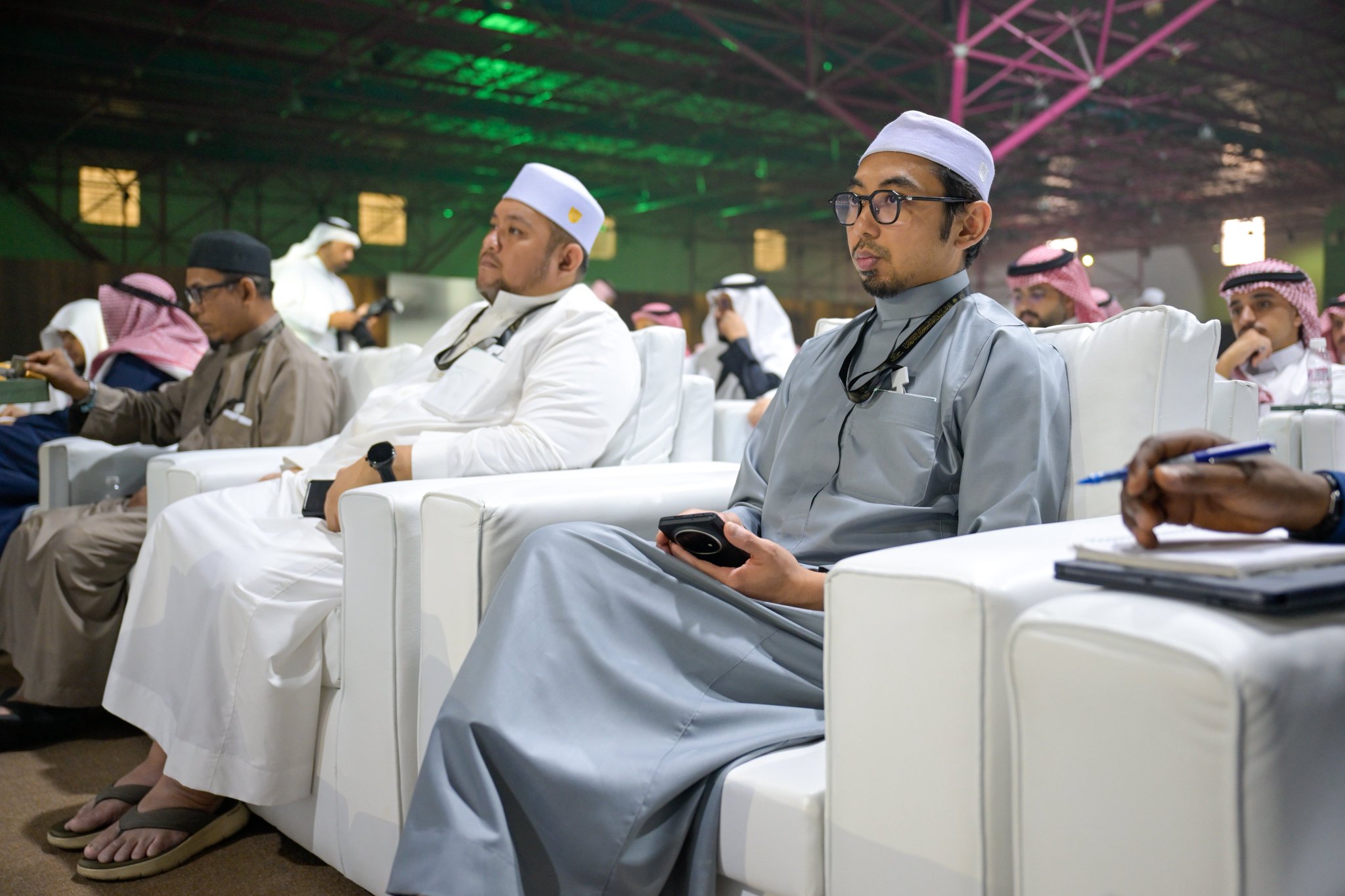La Agencia de periodistas saudíes organizó una conferencia con el Sheij Dr. Mohammed Al-Issa bajo el título: « La moderación saudí: de la metodología jurídica a un liderazgo mundial »