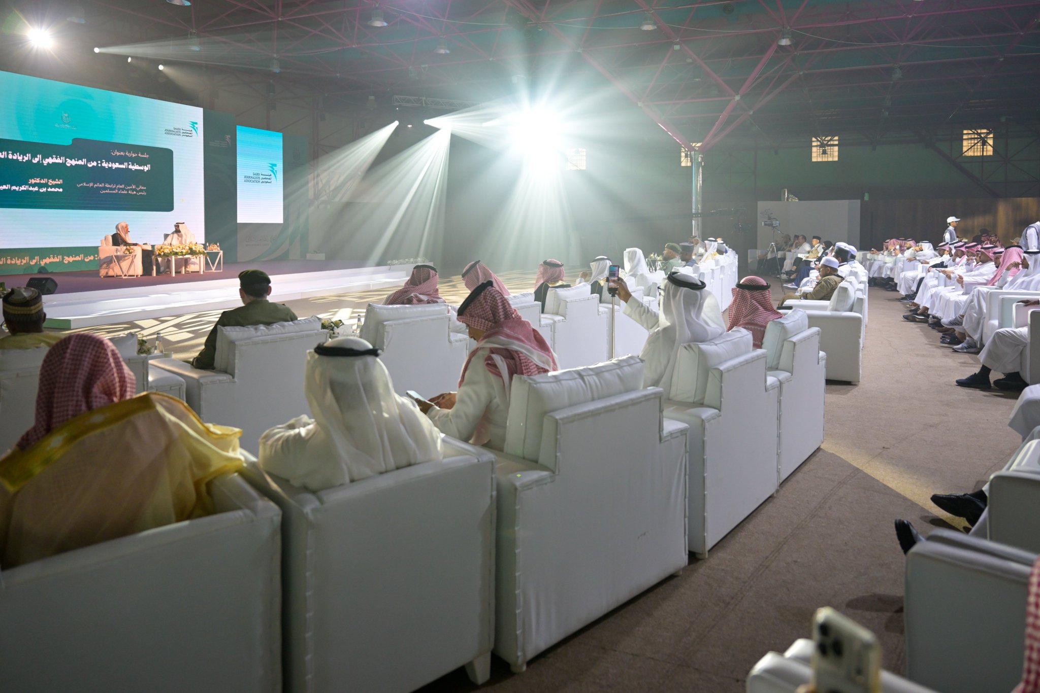 Foto-foto dari acara kuliah umum dan dialog bersama Yang Mulia Syekh Dr. Mohammed Al-Issa , pada siang hari ini di Makkah Al-Mukarramah, dengan tema: "Moderasi Arab Saudi: Dari Manhaj Fikih Menuju Kepemimpinan Global"