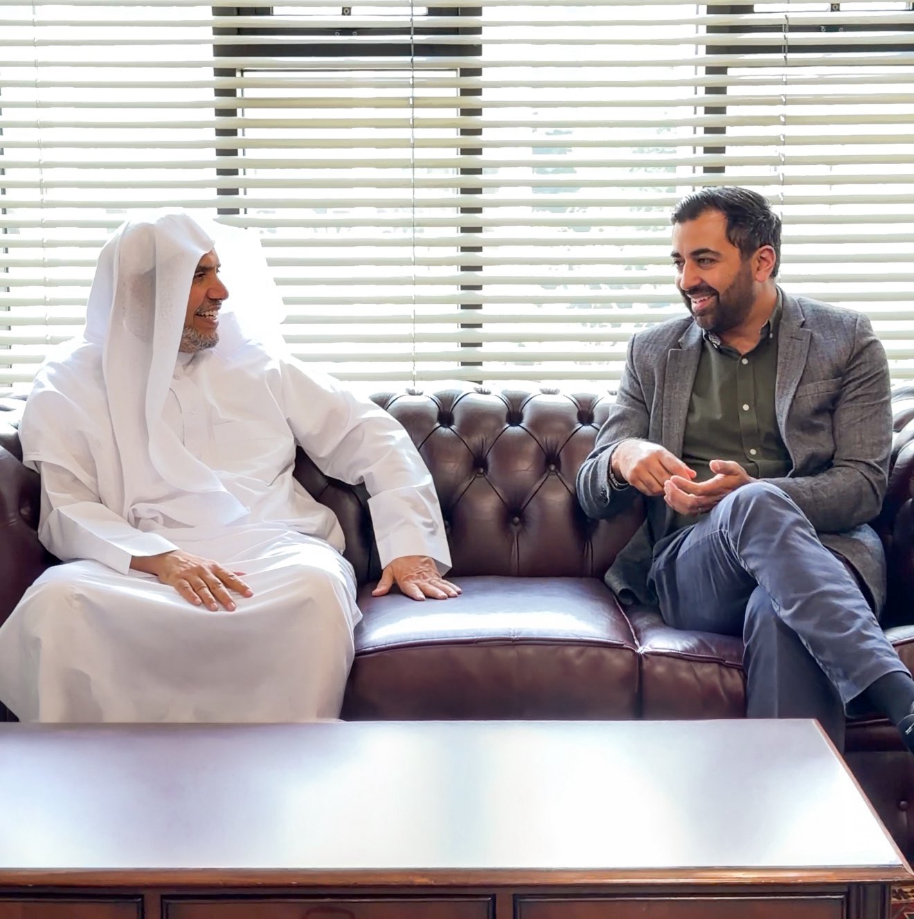 التقى معالي الأمين العام، رئيس هيئة علماء المسلمين، فضيلة الشيخ د.⁧‫محمد العيسى‬⁩‬⁩، في المركز الإسلامي بلندن، دولةَ رئيس وزراء اسكتلندا الأسبق، السيد حمزة يوسف