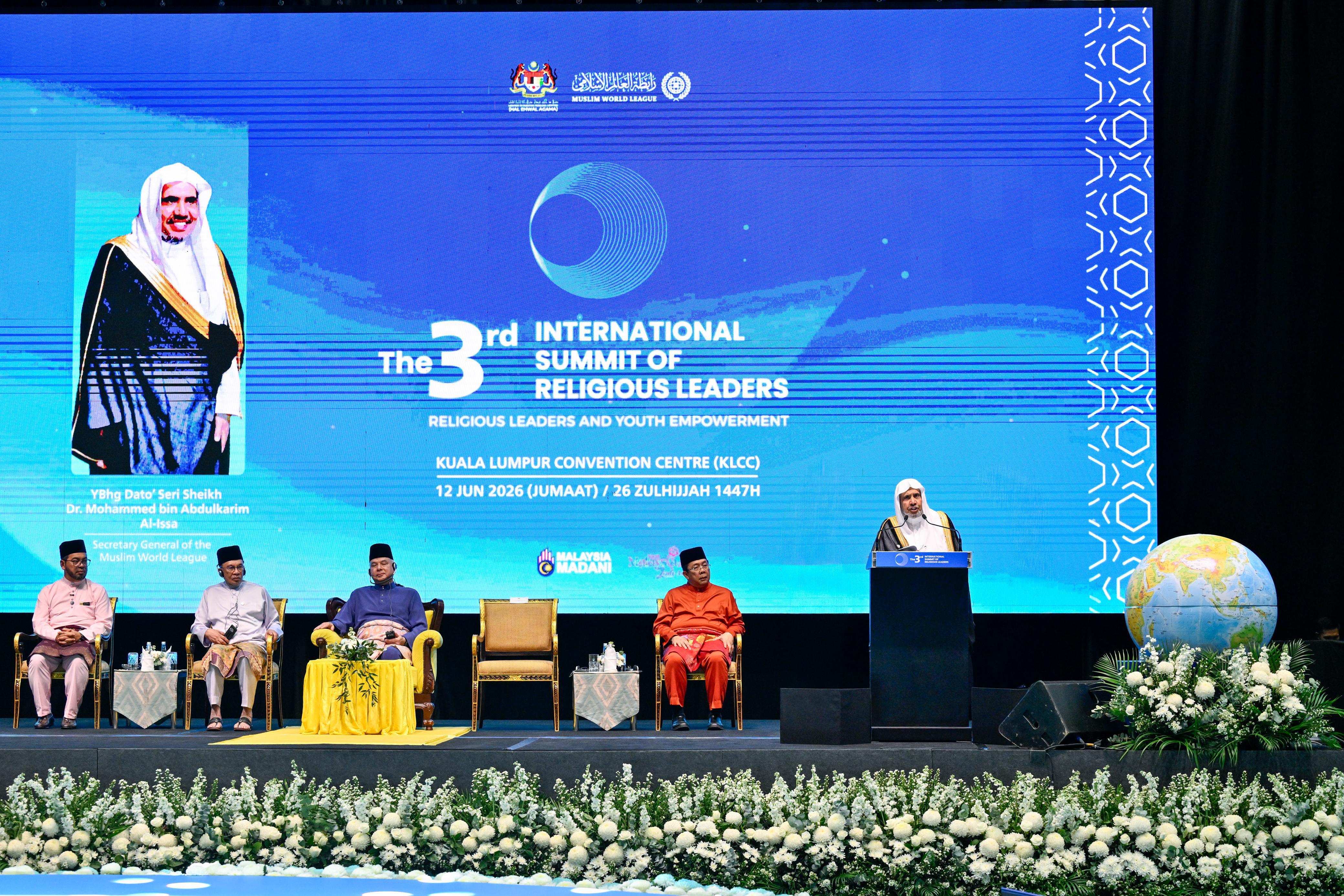Sekretaris Jenderal Liga Muslim Dunia Berpartisipasi dengan Menyampaikan Pidato Pembukaan pada "Konferensi Tingkat Tinggi Internasional Ketiga Para Pemimpin Agama" di Ibu Kota Malaysia, "Kuala Lumpur"
