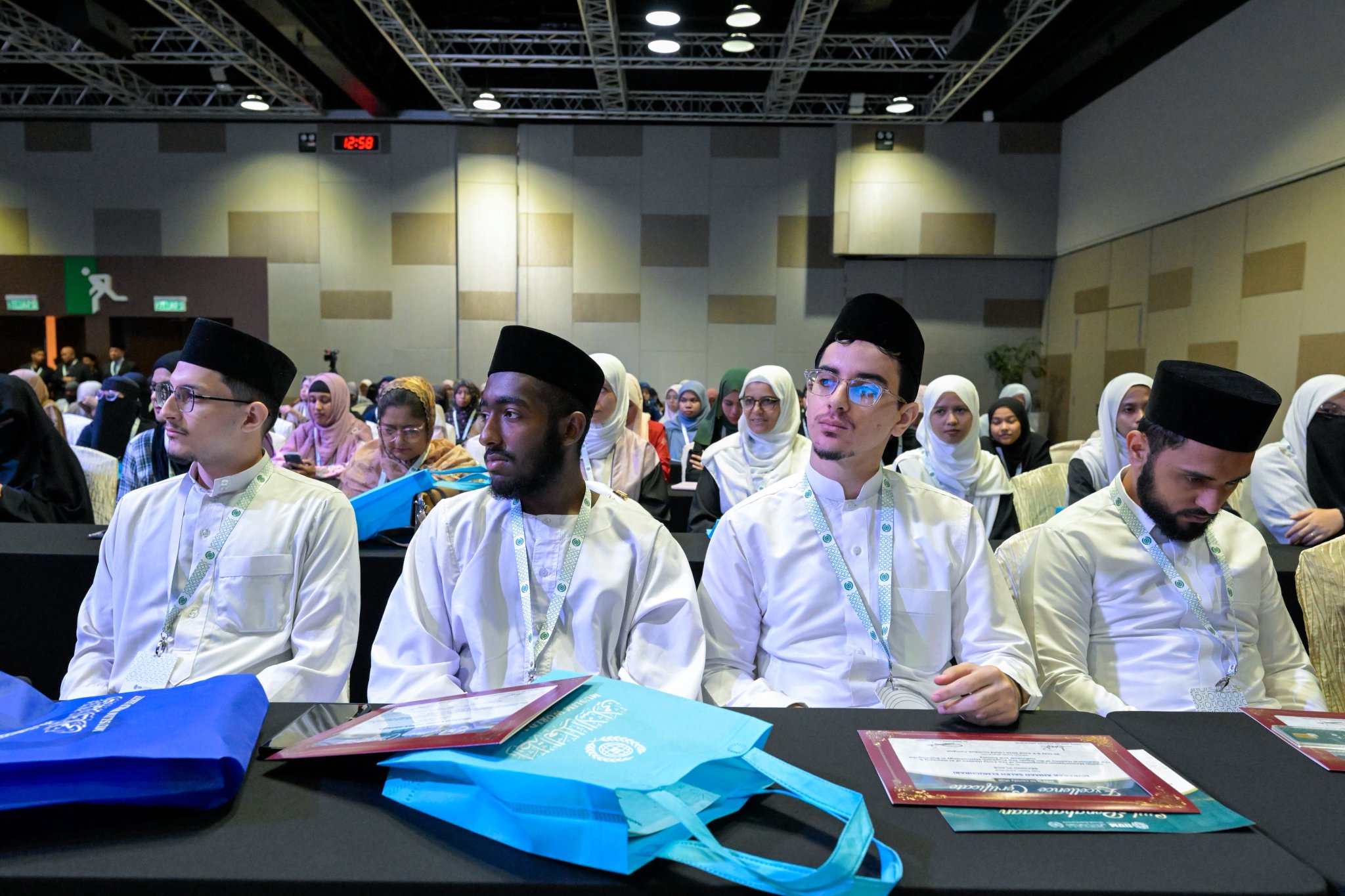 El Sheij Dr. Mohammed Al-Issa inauguró los trabajos de la conferencia internacional titulada: «La fe a la luz de la ciencia y de las evidencias contemporáneas», en presencia de numerosos ulemas, investigadores e intelectuales de prestigio