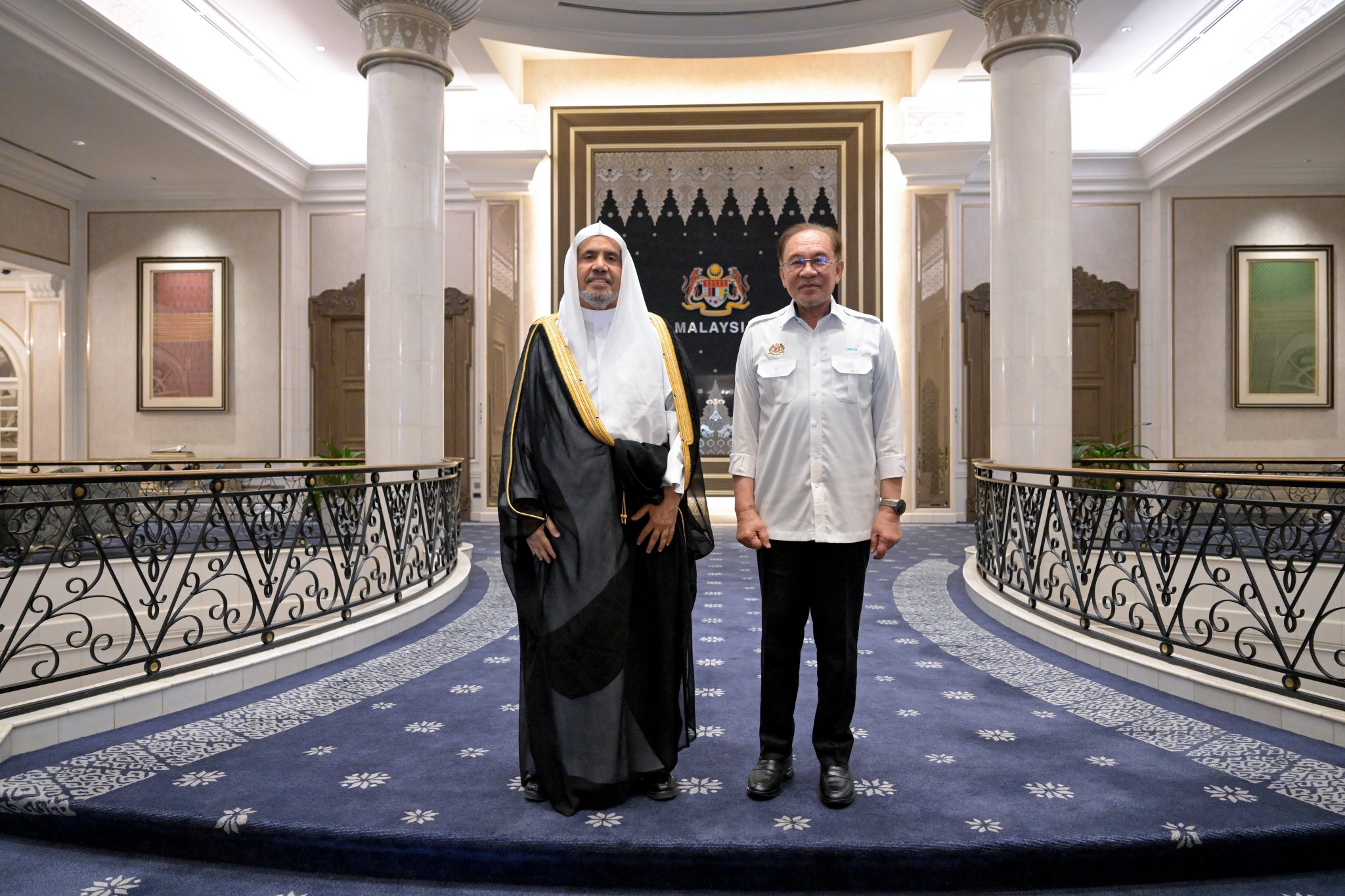 Le Premier ministre de Malaisie, Dato’ Seri Anwar Ibrahim, a reçu, au palais malaisien de l’hospitalité, Résidence du Premier ministre, le Secrétaire général, Président de l’Organisation des savants musulmans, cheikh Mohammed Al-Issa