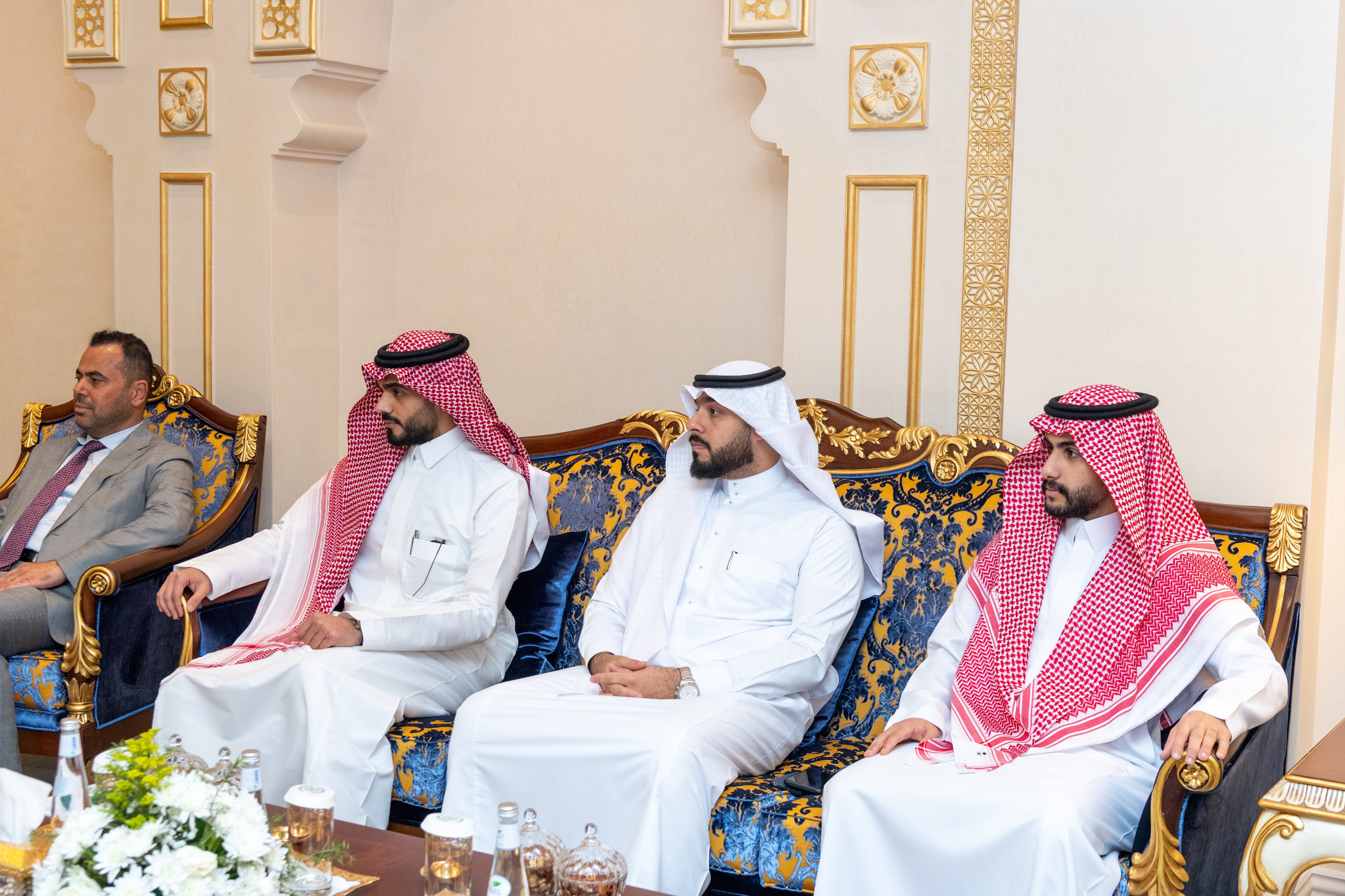 استقبلَ معالي الأمين العام، رئيس هيئة علماء المسلمين، فضيلة الشيخ د.⁧‫محمد العيسى‬⁩، في مقرِّ الرابطة بمكة المكرمة، عددًا من قيادات دار العلم للإمام الخوئي؛ فضيلة الدكتور السيد جواد الخوئي، وفضيلة الدكتور السيد زيد بحر العلوم، والدكتور كريم مؤمن