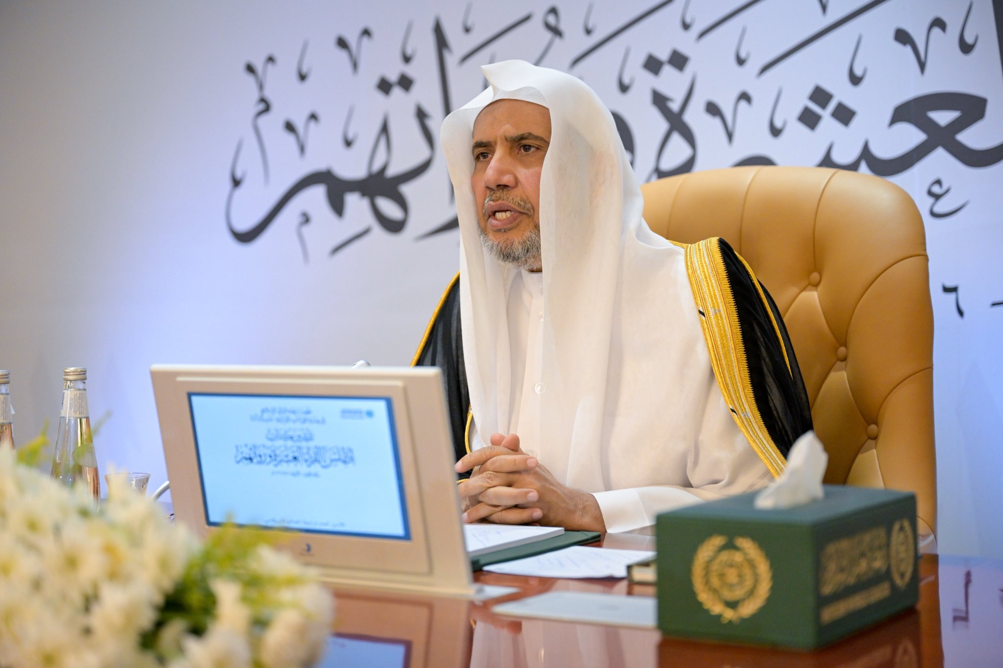 صور من حفل تدشين معالي الأمين العام، رئيس هيئة علماء المسلمين، فضيلة الشيخ د.⁧‫ محمد العيسى‬⁩ ‬⁩، في مقرّ الرابطة بمكة المكرمة، كتابَ «أطلس القُرّاء العشرة ورُواتهم» بحضور المؤلف الشيخ سامي المغلوث