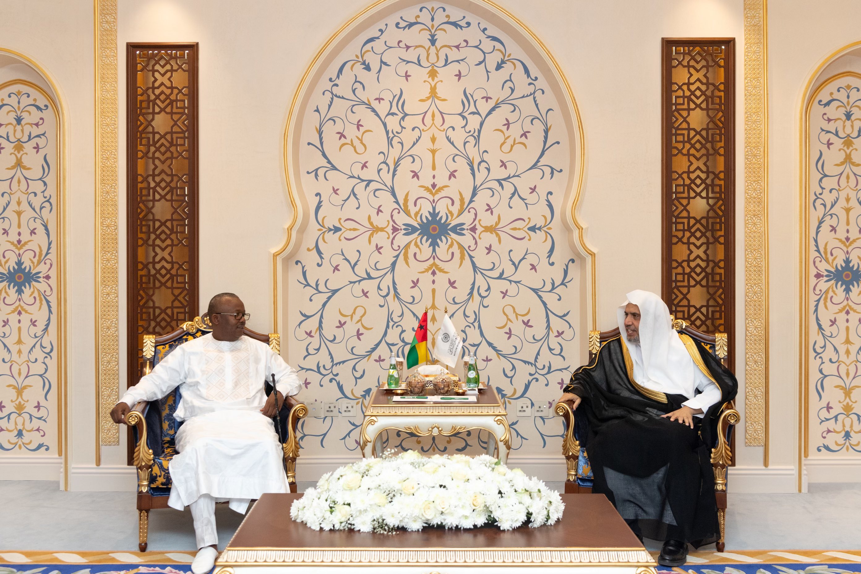 ‏سعِدنا في ⁧‫رابطة العالم الإسلامي‬⁩ بزيارة فخامةِ رئيس جمهورية غينيا بيساو، السيد عمر سيسوكو أمبالو، حيث كان في استقبال فخامتِه بمقرِّ الرابطة الرئيس بمكة المكرمة، معالي الأمين العام، رئيس هيئة علماء المسلمين، فضيلة الشيخ د.⁧‫محمد العيسى‬⁩.