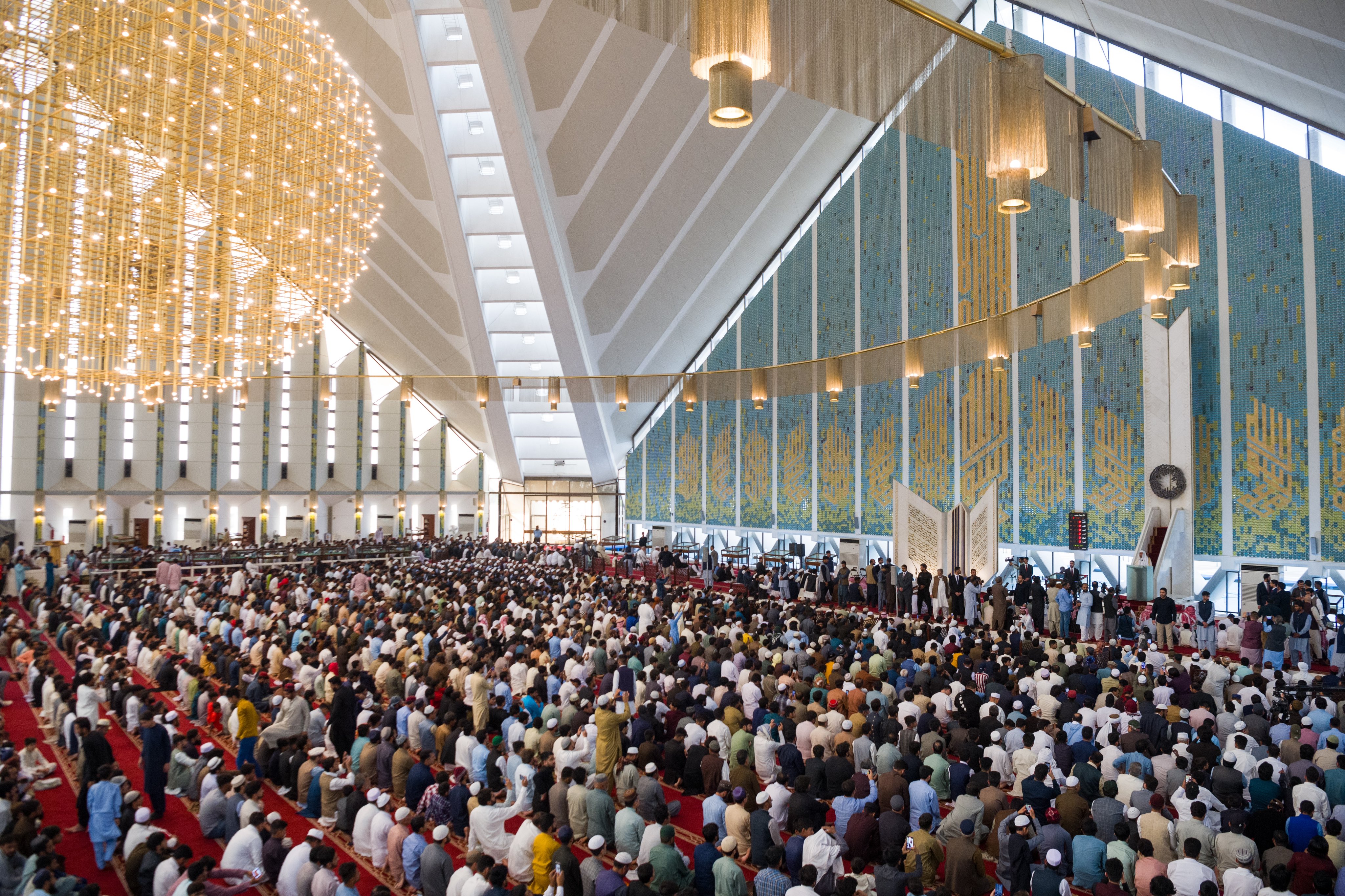 En ce moment, Cheikh Mohammed Alissa souligne depuis la chaire de la mosquée du Roi Faisal à Islamabad que si nous nous interrogions sur une nation qui s’est démarquée,