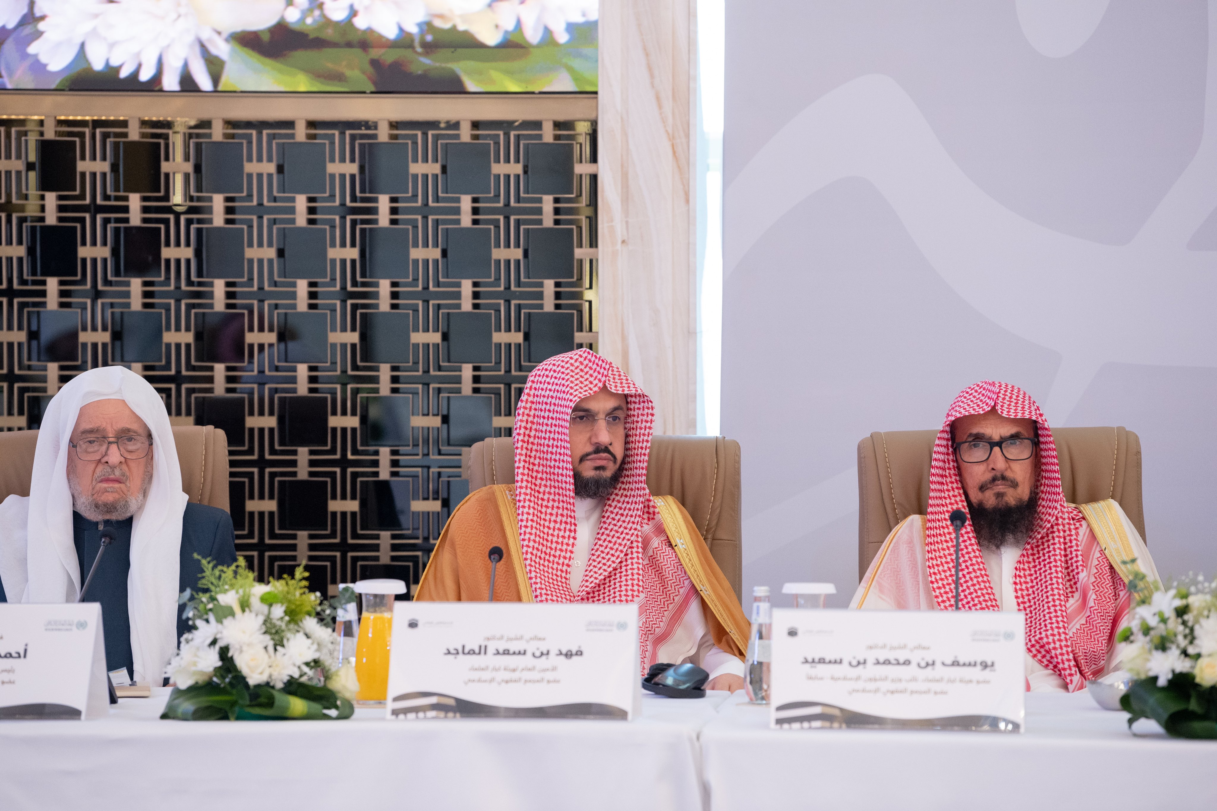 Le comité dispose d'un centre d'information pour suivre les problématiques  auxquelles le monde islamique et les sociétés musulmanes sont confrontés et qui nécessitent une étude