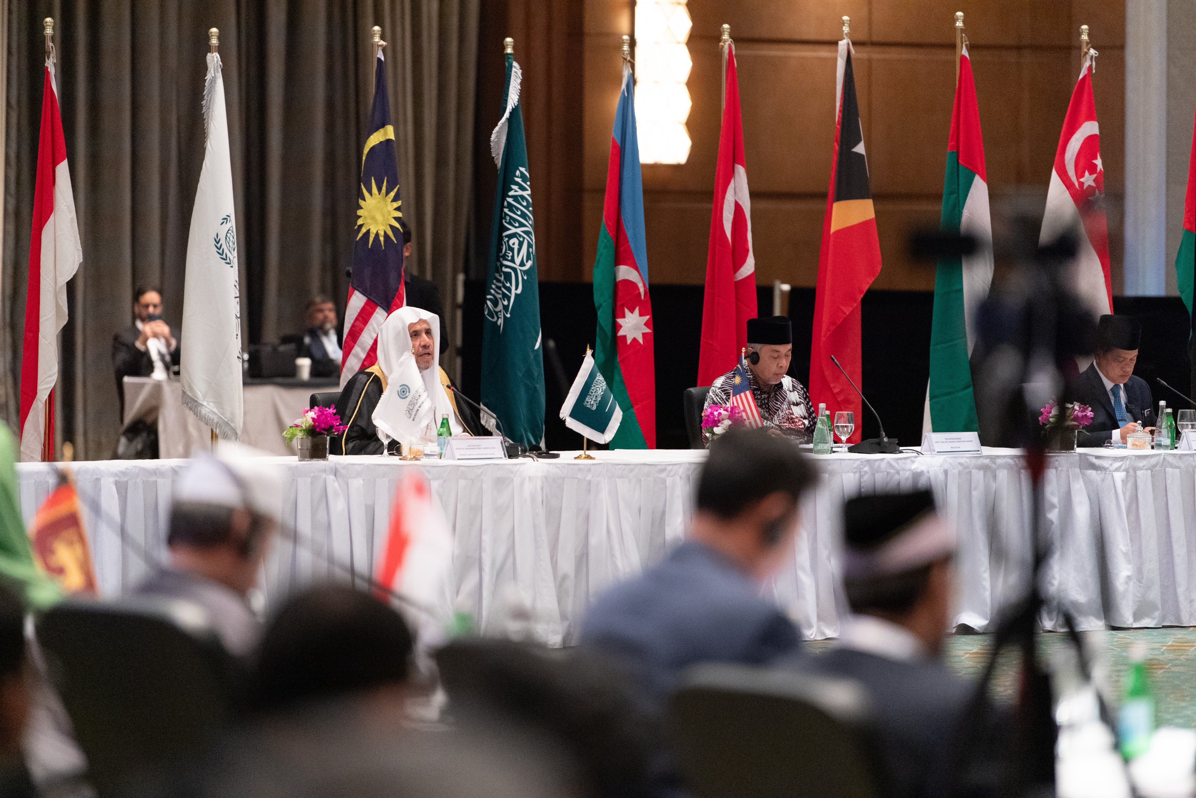El Secretario General, el Sheij Mohammed Al-Issa, durante la conferencia de prensa con los medios asiáticos, después de la inauguración del "Consejo de Sabios de la ASEAN"