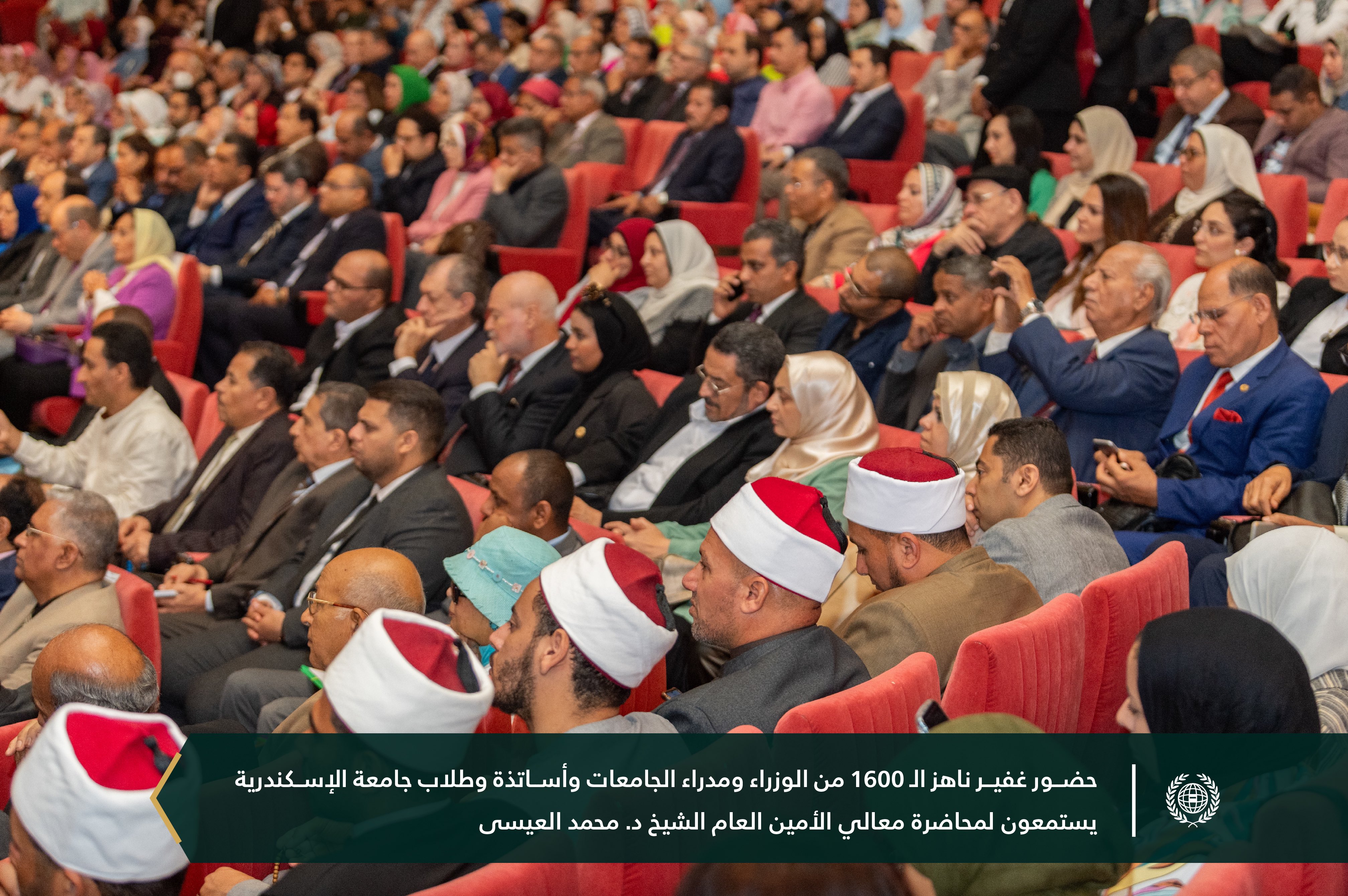 اصطحب معالي رئيس مكتبة الإسكندرية د.أحمد زايد، معاليَ الأمين العام الشيخ د.⁧‫محمد العيسى‬⁩ في جولةٍ في مكتبة الإسكندرية.