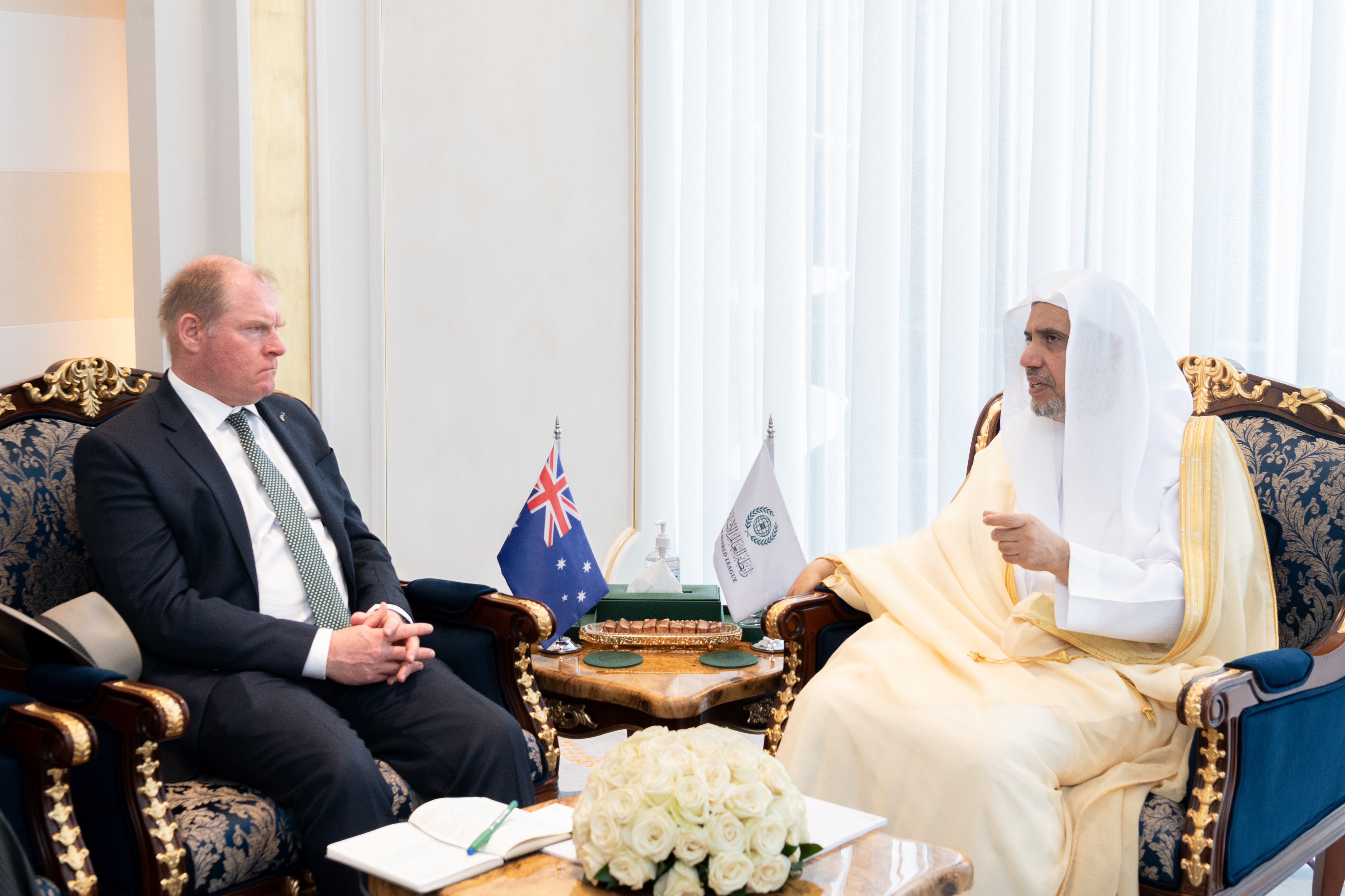 التقى معالي الأمين العام، الشيخ د.⁧‫محمد العيسى‬⁩ في مكتبه بالرياض، سعادة سفير أستراليا لدى المملكة العربية السعودية، السيد مارك دونوفان