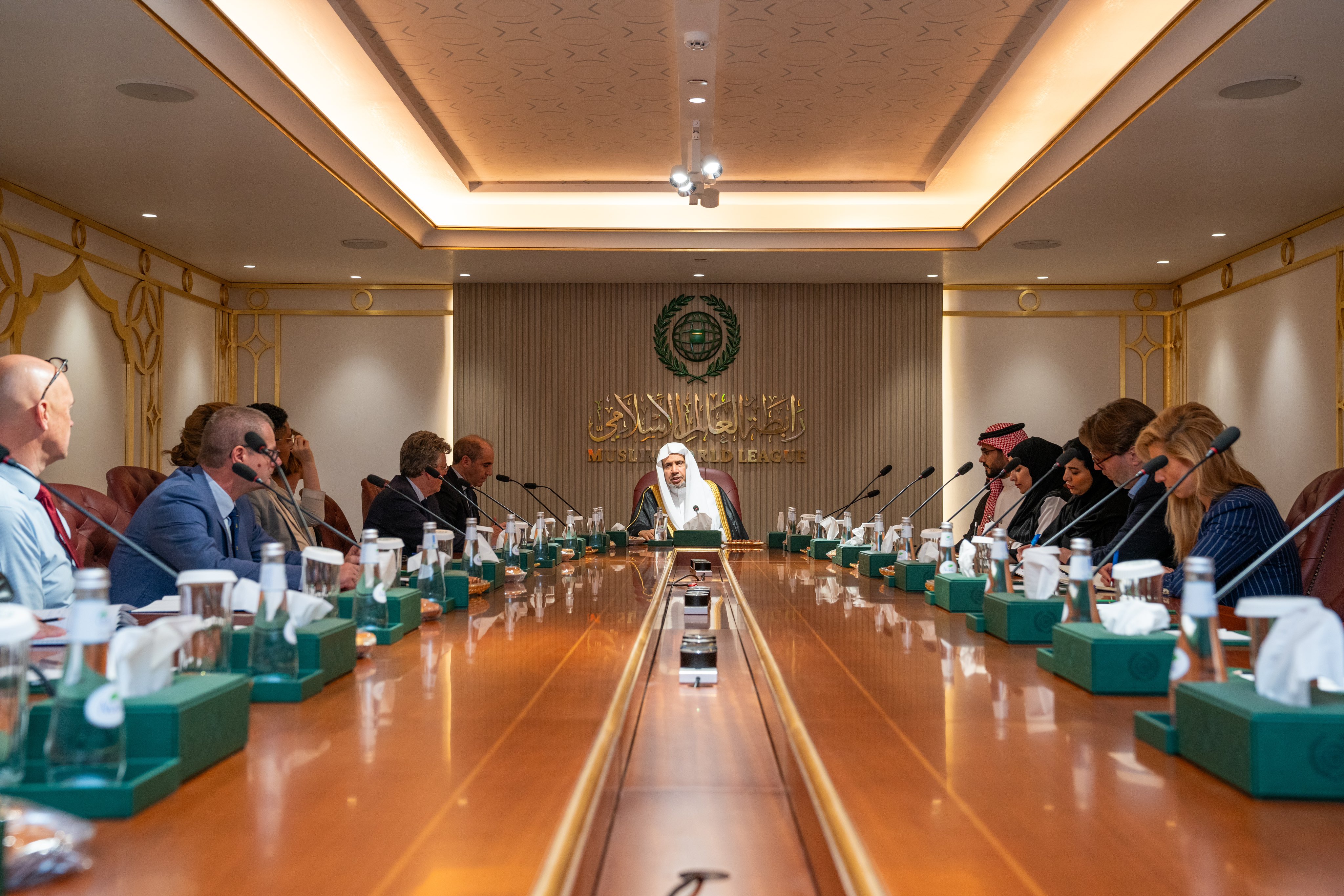 El Secretario General, el Sheij Mohammed Al-Issa, se reunió en Riad con una delegación de alto nivel de los Países Bajos.