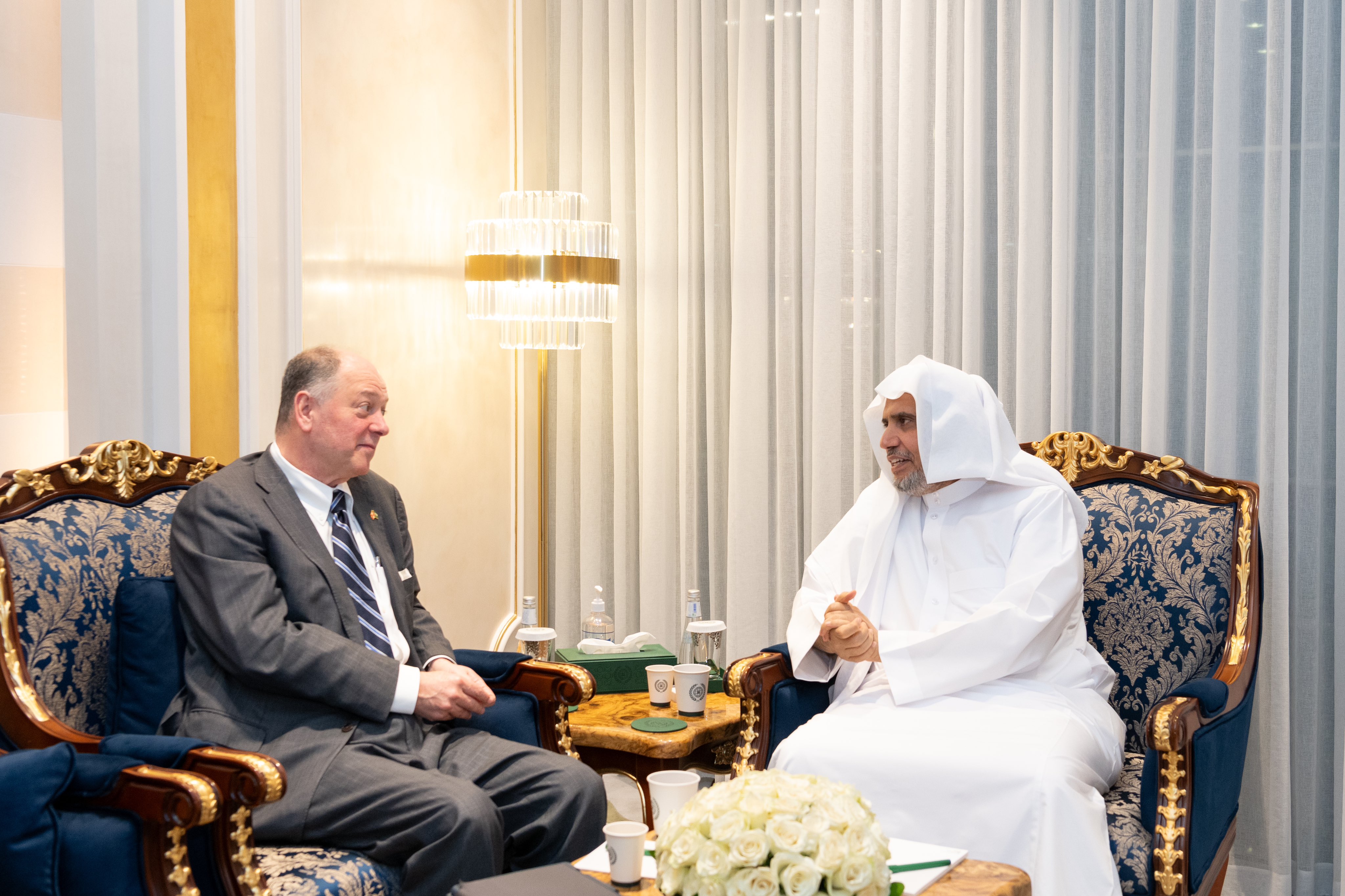 Le Secrétaire général, président de l’Organisation des savants musulmans, cheikh Mohammed Al-Issa, a reçu ce soir à Riyad, M. Jeffrey Steiner