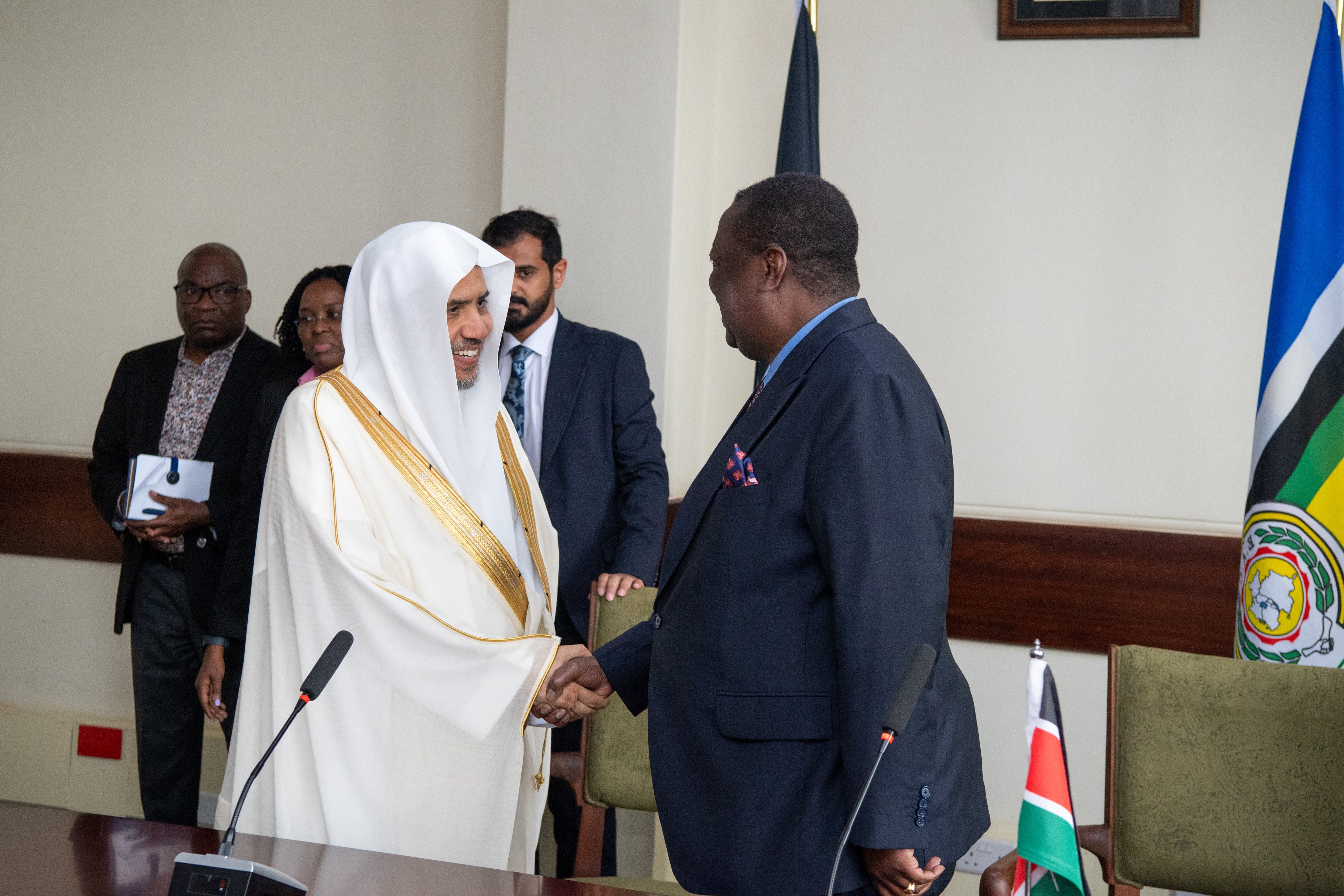 El Primer Ministro de la República de Kenia, Sr. Musalia Mudavadi, recibió al Secretario General, Presidente de la Comisión de Ulemas, el Sheij Mohammed Al-Issa