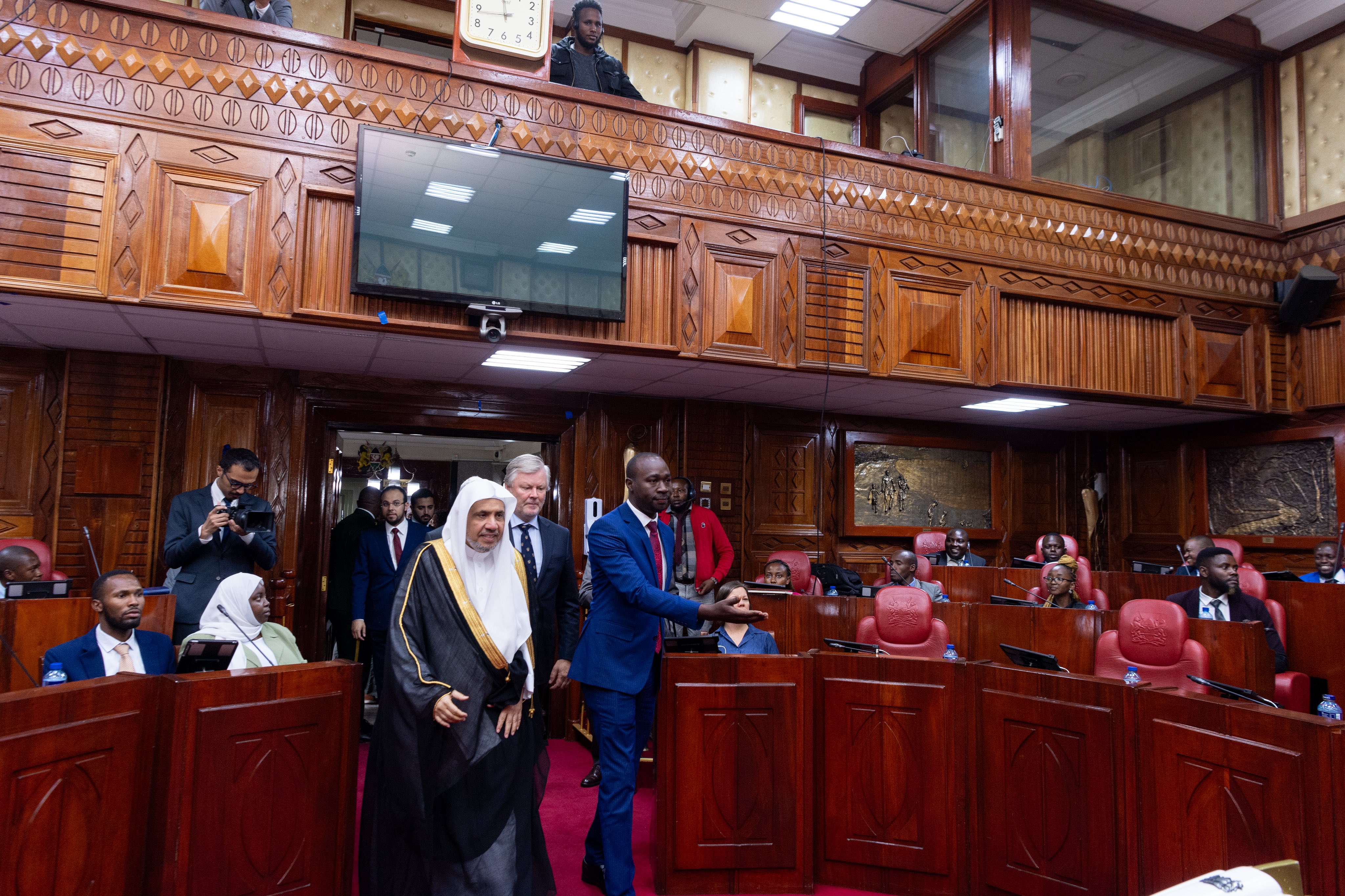 El Parlamento de la República de Kenia recibió en su sede histórica en Nairobi al Secretario General, Presidente de la Comisión de Ulemas, el Sheij Mohammed Al-Issa