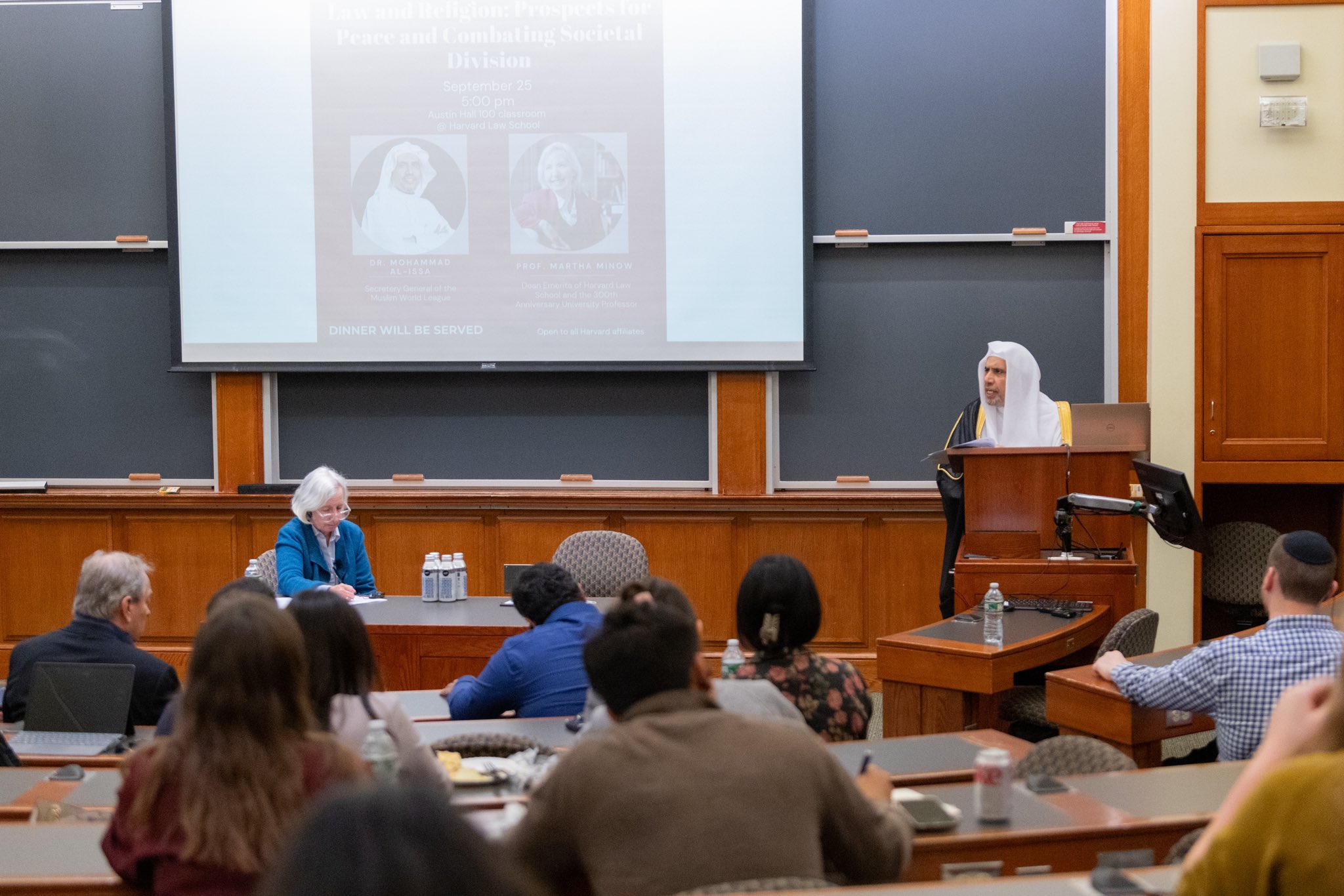 A l’invitation de la faculté de droit de la prestigieuse université de Harvard, et en présence de plusieurs membres du corps professoral, de décideurs politiques et d’étudiants :