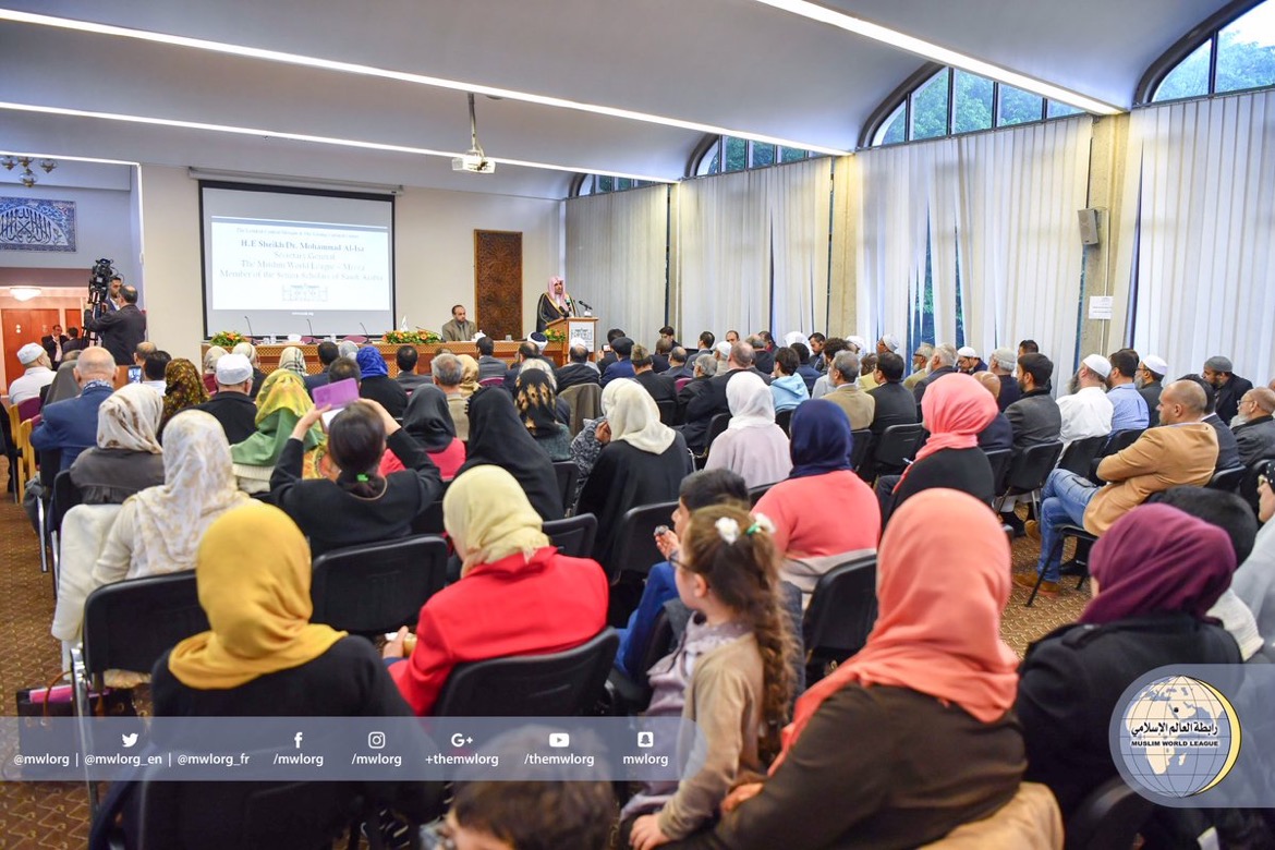 Le SG s'adressant à la minorité musulmane du Centre Culturel Islamique de Londres, dont les responsables louent le soutien de la LIM.