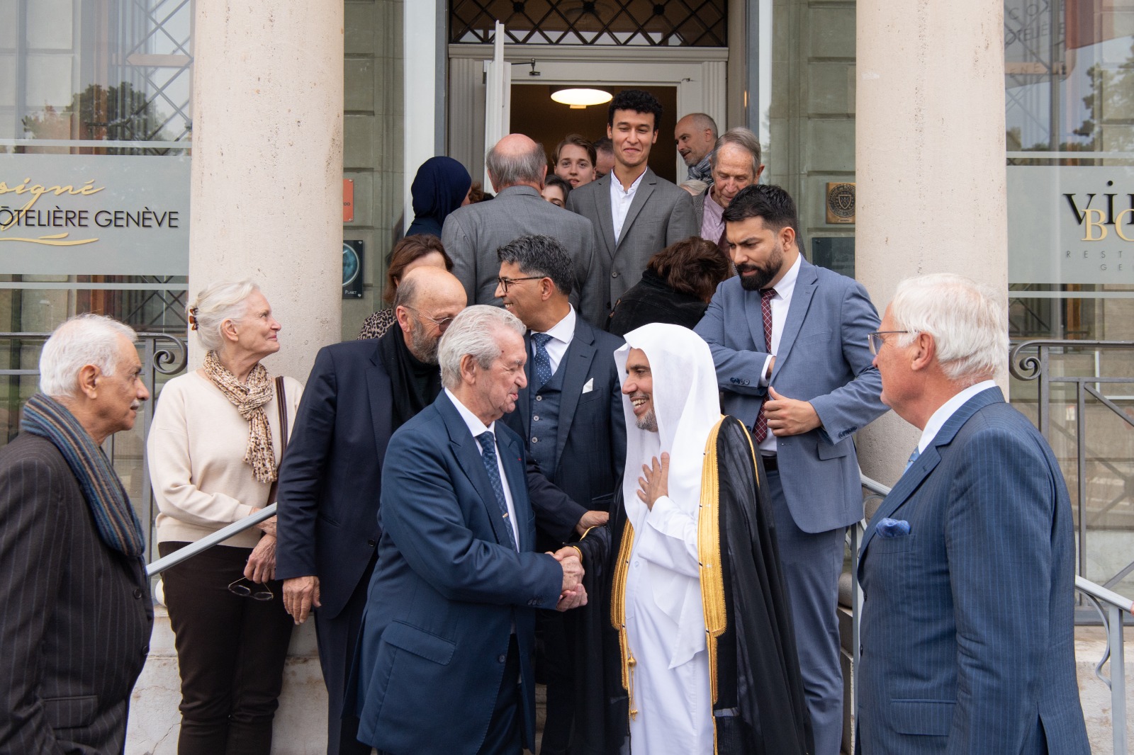 تلبيةً لدعوة من مراكز فكرٍ عالميّة ومنظمات دوليّة:  د.العيسى يحاضِر في المنتدى السويسري للسياسة الدولية ونادي44 للدراسات الفكرية
