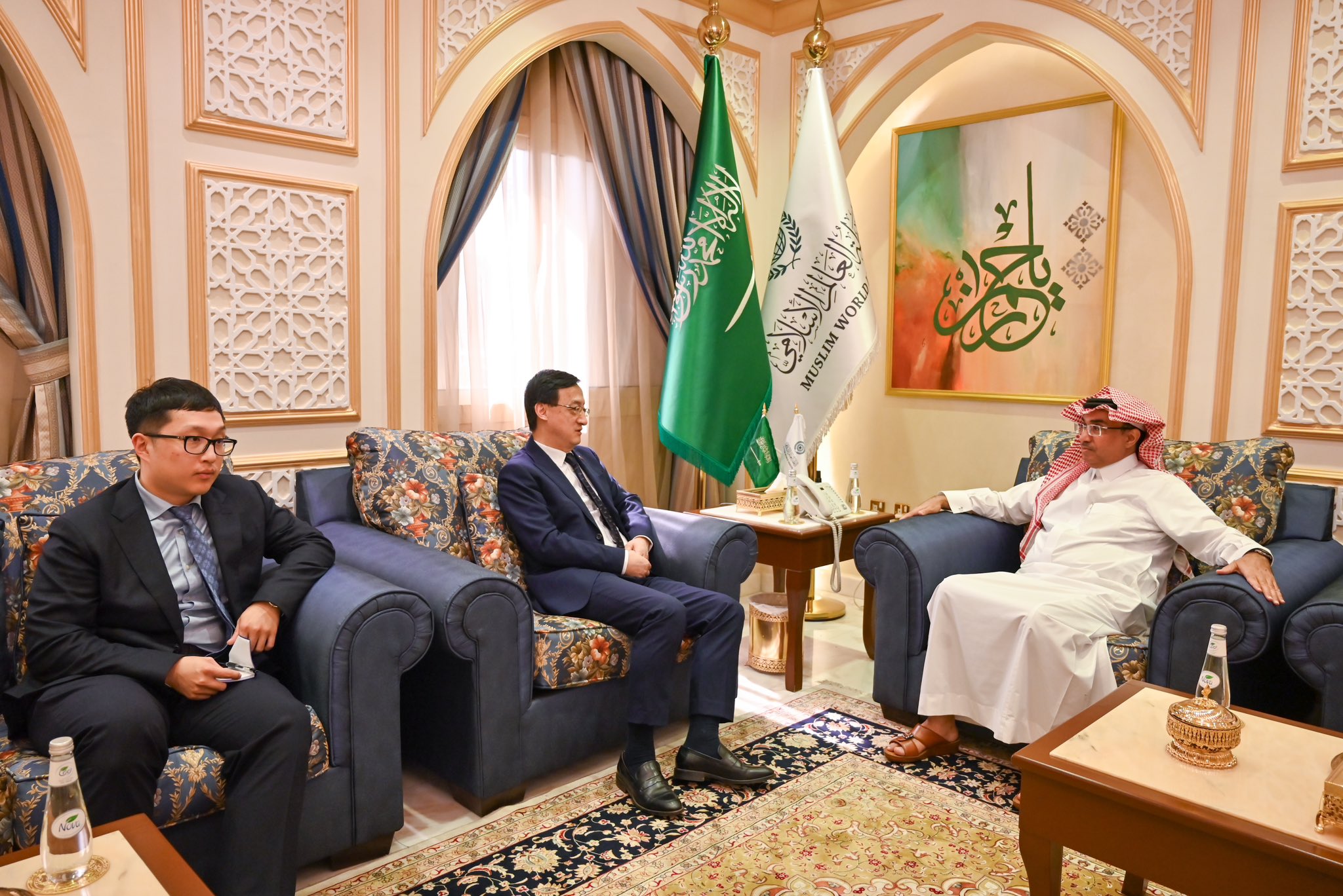 L’Adjoint du Secrétaire Général aux relations internationales M. Mohammed Al Majdouie a reçu à Jeddah le Consul Général de la République populaire de Chine, M. Wang Qimin, accompagné de sa délégation.