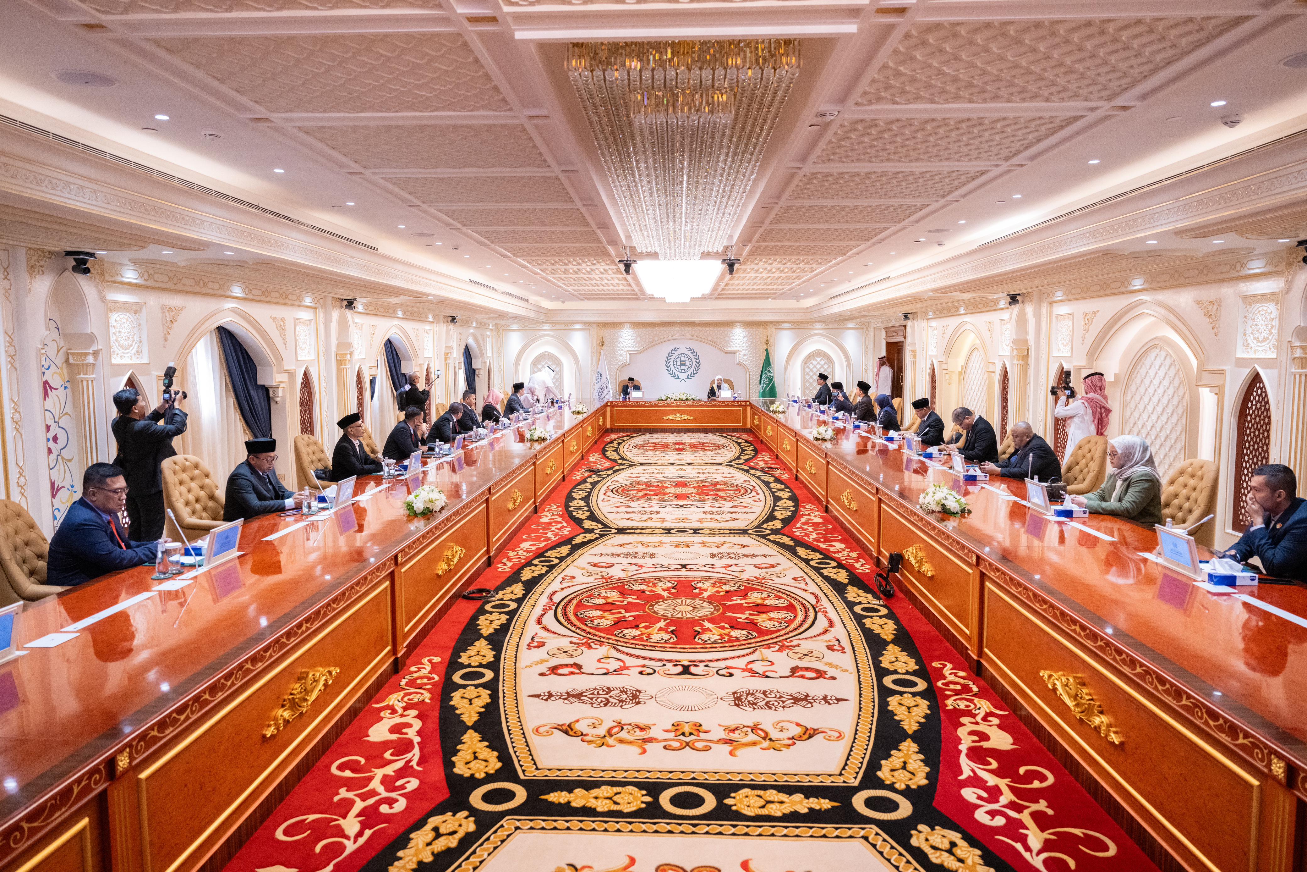 *رئيس مجلس الشورى الشعبي بجمهورية إندونيسيا يزور رابطة العالم الإسلامي ويلتقي أمينها العام*
