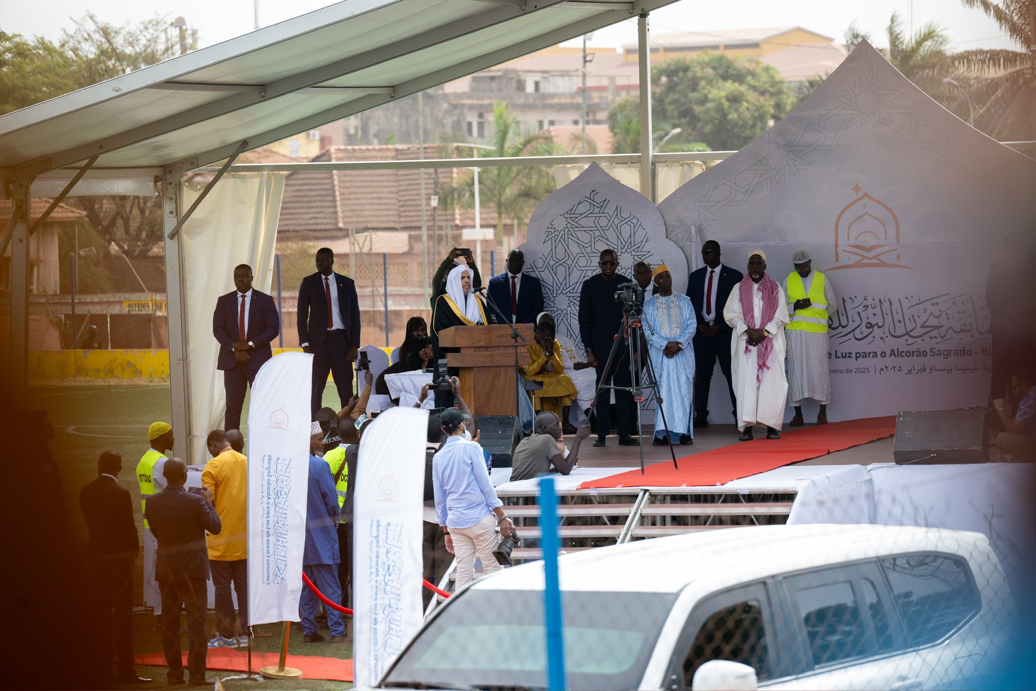 Voici des images du lancement du concours de mémorisation du Coran de la Ligue islamique mondiale pour l’Afrique de l’Ouest, qui a eu lieu au stade Lino Correia, dans la capitale de la République de Guinée-Bissau.