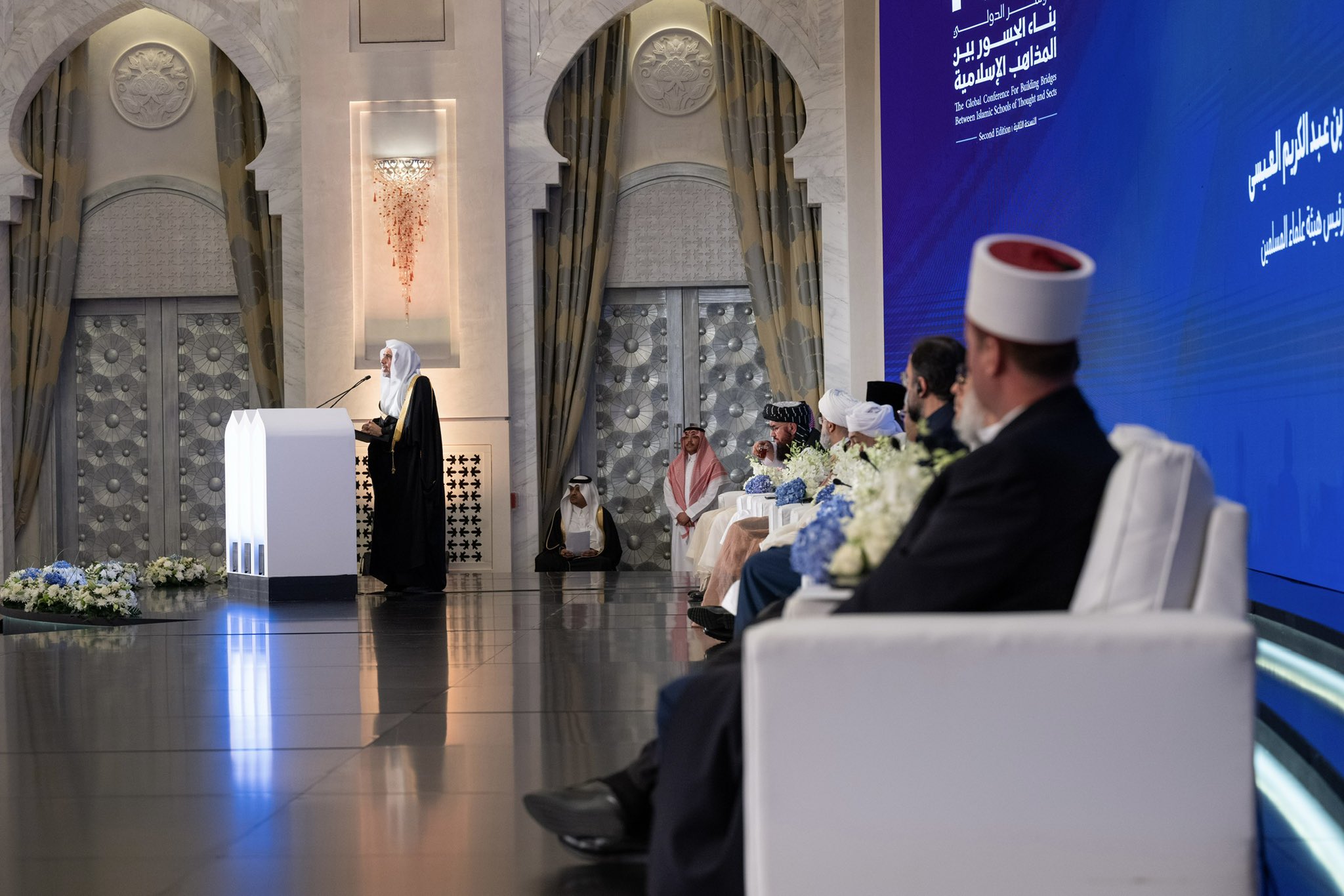 El Secretario General, Presidente de la Comisión de Ulemas, Sheij Mohammed Al-Issa , durante la ceremonia de apertura de la conferencia ConstruyendoPuentesEntreLasEscuelas .