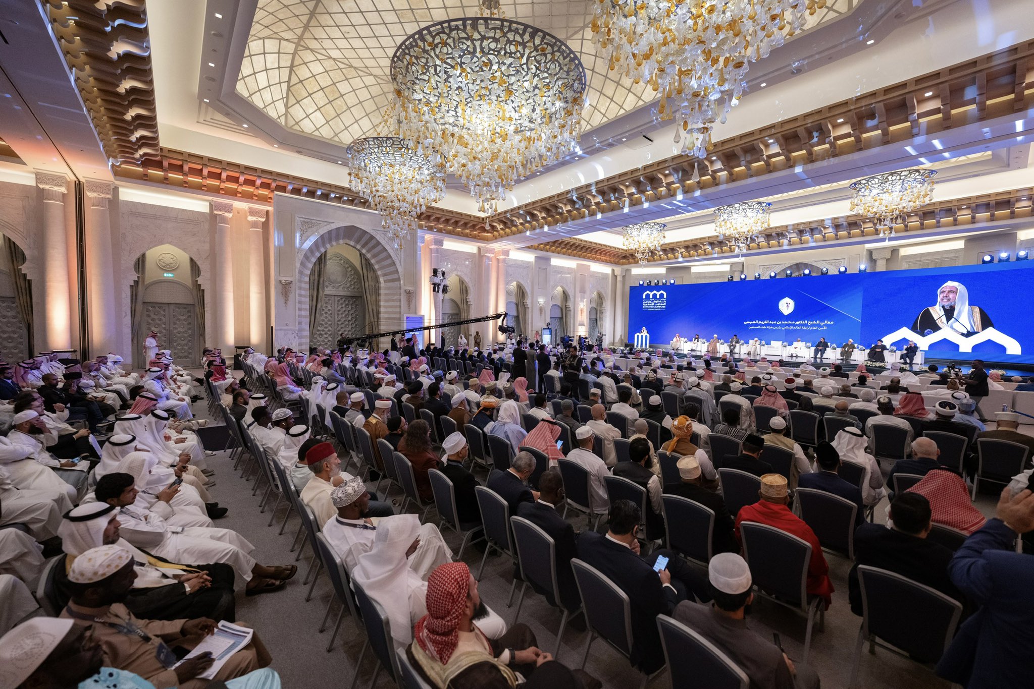 El Secretario General, Presidente de la Comisión de Ulemas, Sheij Mohammed Al-Issa, durante la ceremonia de apertura de la conferencia ConstruyendoPuentesEntreLasEscuelas :