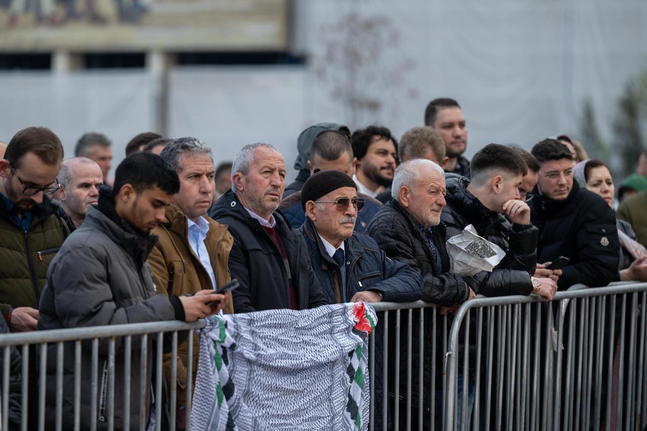 جناب دبیرکل ⁧‫سازمان همبستگی جهان اسلام‬⁩، و رئیس انجمن علمای مسلمان، آقای دکتر شیخ ⁧‫محمد العيسى‬⁩‬⁩ خطبه عید را در پاسخ به دعوت عالی‌جناب رئیس‌جمهور آلبانی ، ایراد می‌کند،.
