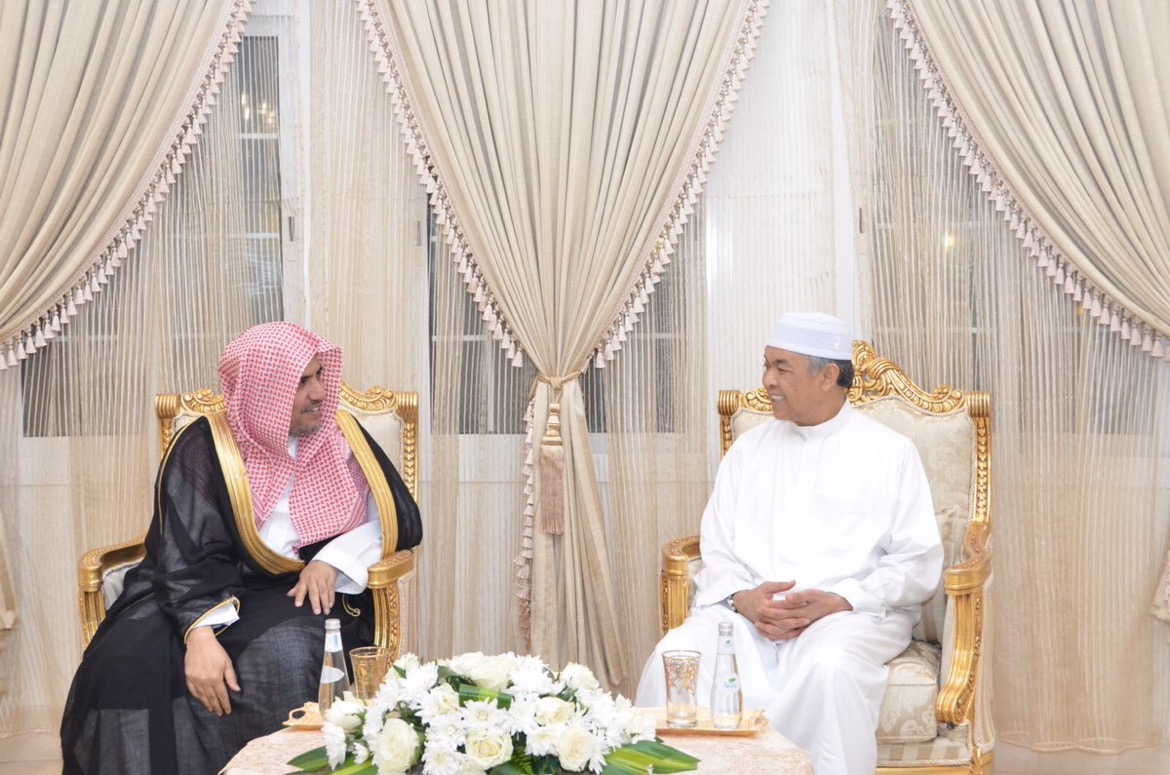 The MWL's Secretary General received at his residence in Makkah HE Dr. Ahmad Zahid Hamidi, the Malaysian Deputy Prime Minister