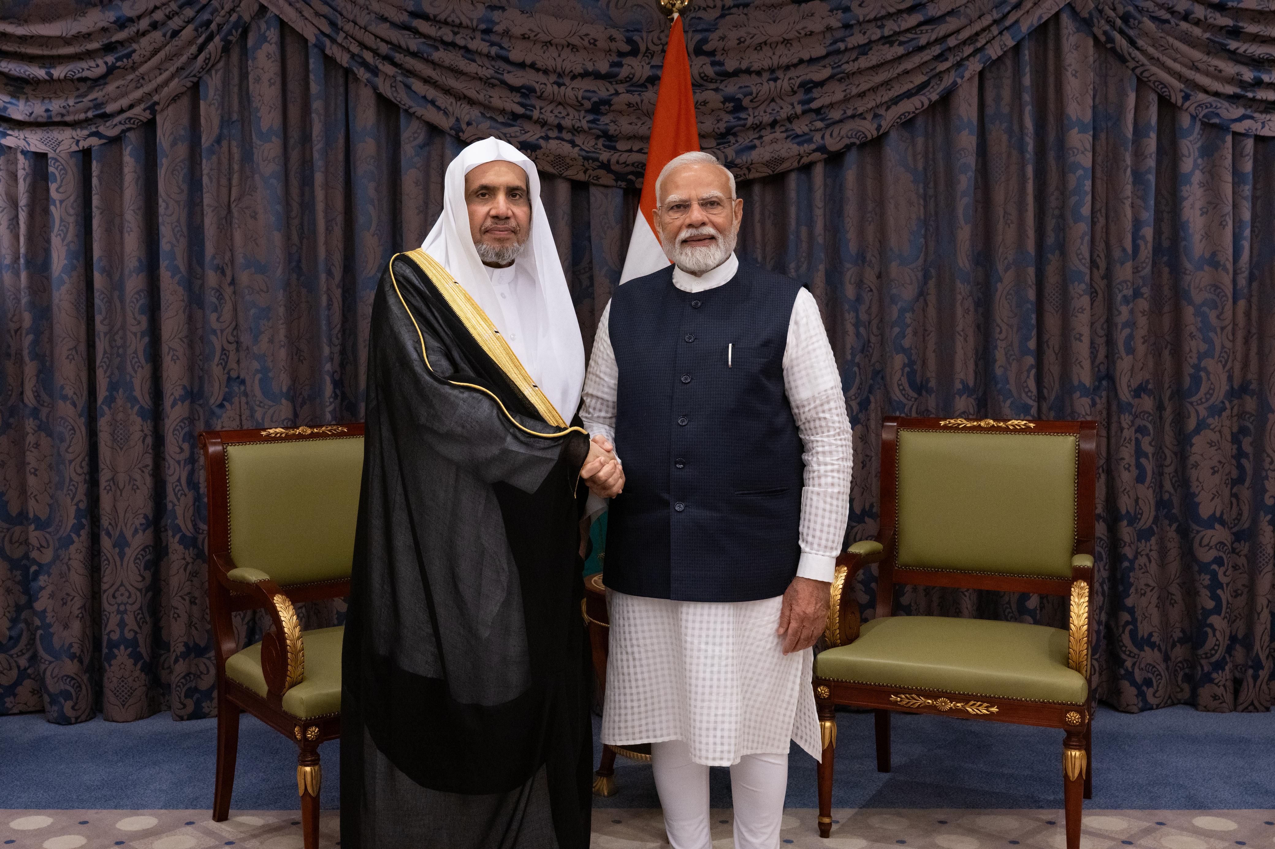 El Secretario General y Presidente de la Comisión de Ulemas, el Sheij Mohammad Alissa, se reunió en Yeda con el Primer Ministro de la República de la India, el Sr. Narendra Modi.