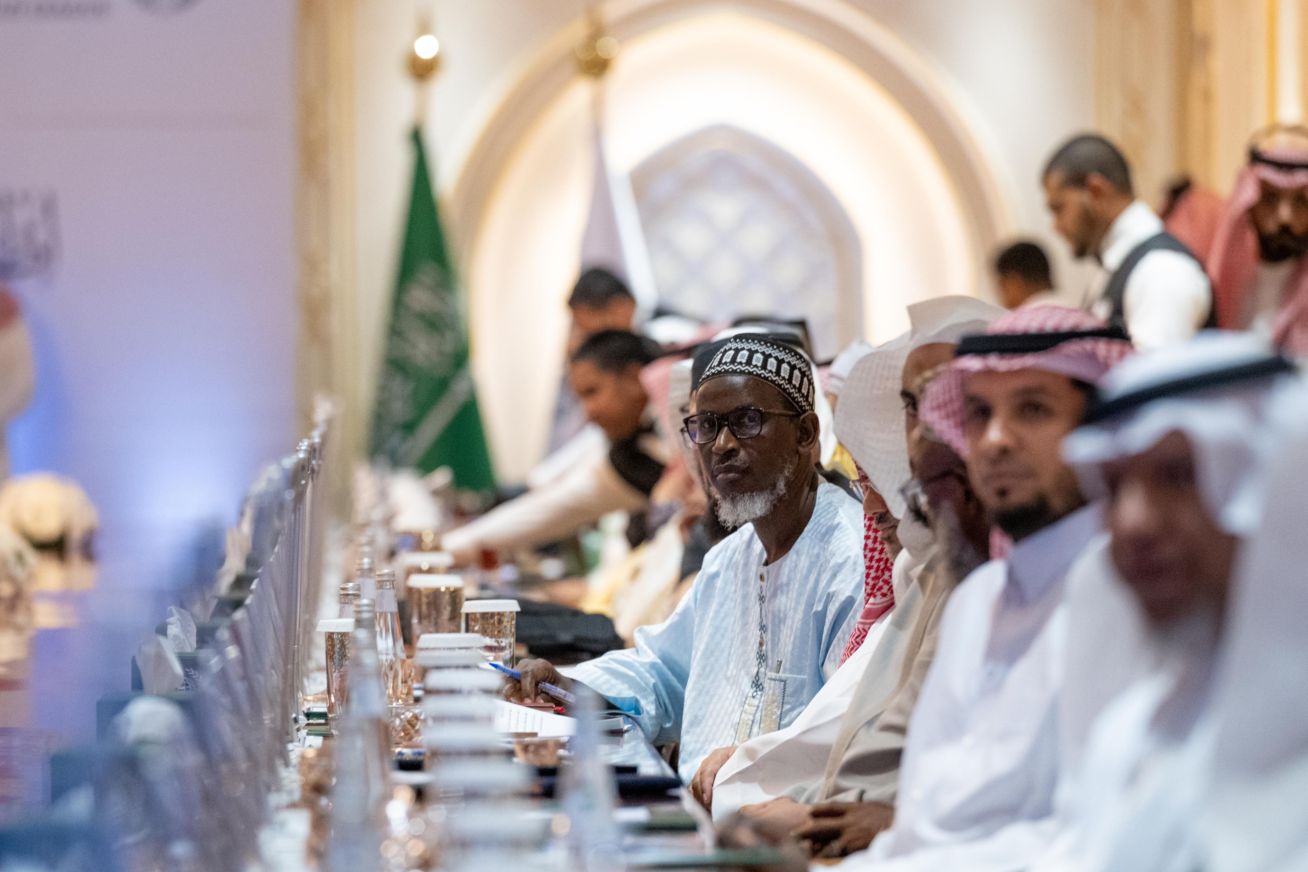 Algunas imágenes de la inauguración, esta tarde en La Meca, por el Secretario General y Presidente del Consejo de Ulemas, el Sheij Dr. Mohammed Al-Issa, de las sesiones del «Foro internacional sobre los milagros científicos en el Corán y la Sunna»