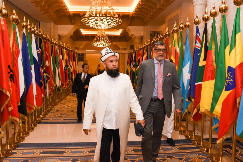 L’arrivée des hautes personnalités à la réunion du Haut-Conseil de la Ligue Islamique Mondiale.