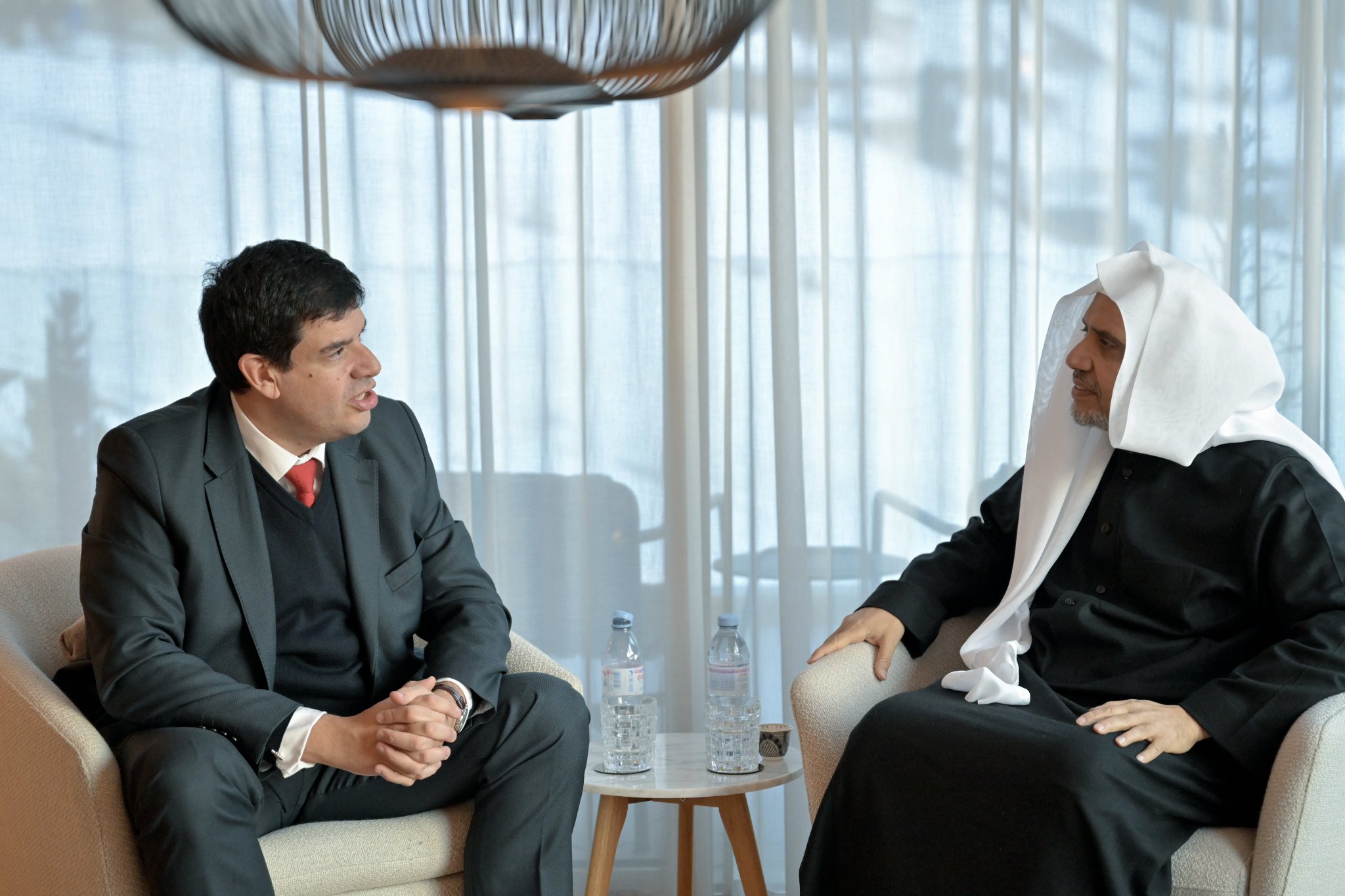 H.E. Sheikh Dr. Mohammed Al-Issa, Secretary-General, met at his residence with Mr. Pedro Vargas, the Chairman of Euronews