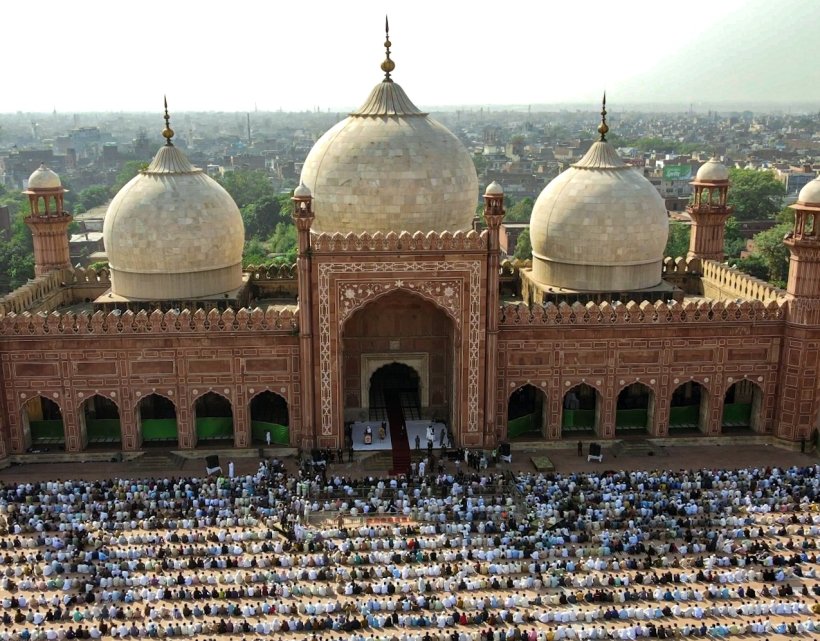 جامع بادشاهي: أبرز الرموز الحضارية الإسلامية في قارة آسيا، والمشهور عالمياً بعمارته الفريدة