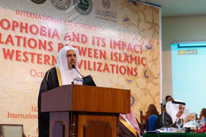 أمين عام رابطة العالم الإسلامي مخاطباً مؤتمر الإسلاموفوبيا في إسلام آباد