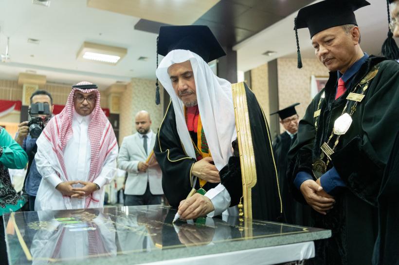 عزت مآب شیخ ڈاکٹر محمد العیسی کو اعزازی ڈاکٹریٹ ڈگری سے نواز